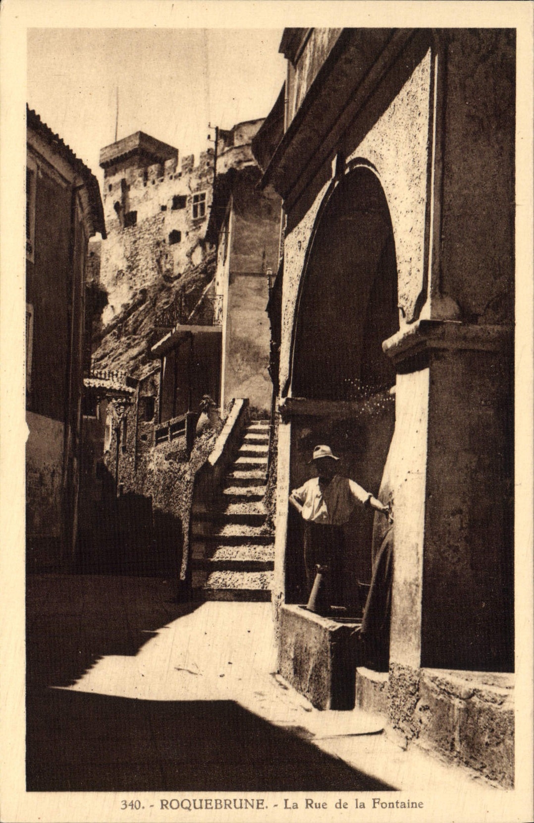 CPA Roquebrune La Rue De La Fontaine