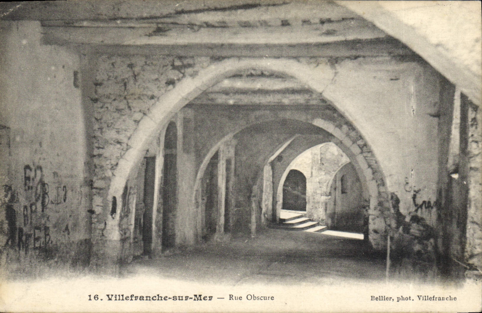 CPA VILLEFRANCHE-sur-MER rue obscure