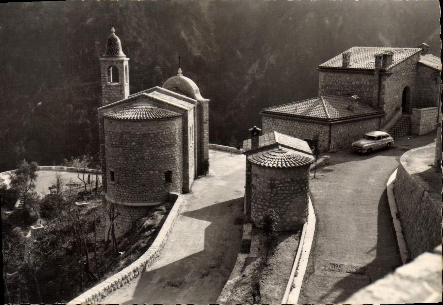 CPA CASTILLON-le-NEUF entrée du village