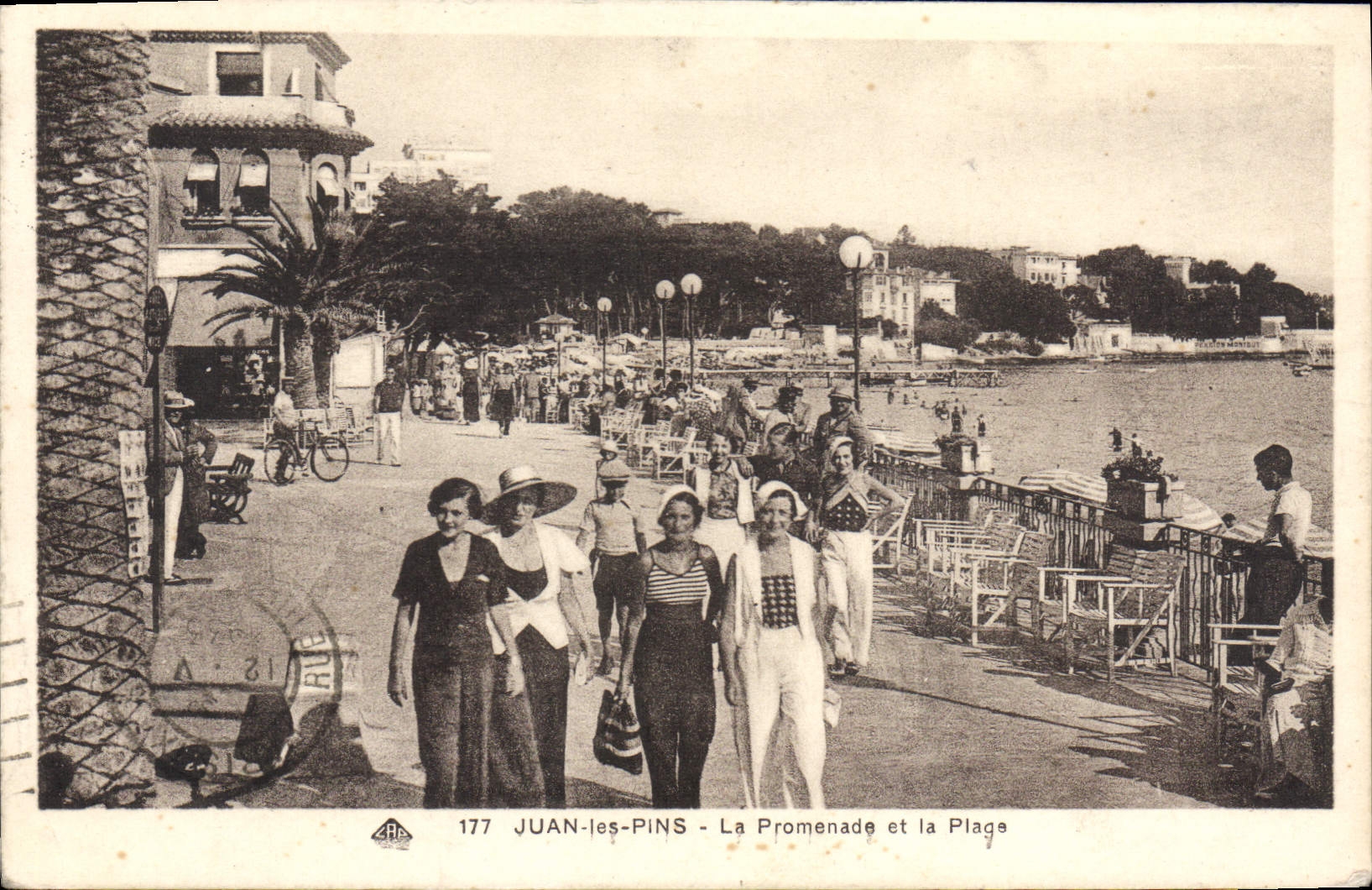 CPA JUAN-les-PINS promenade plage