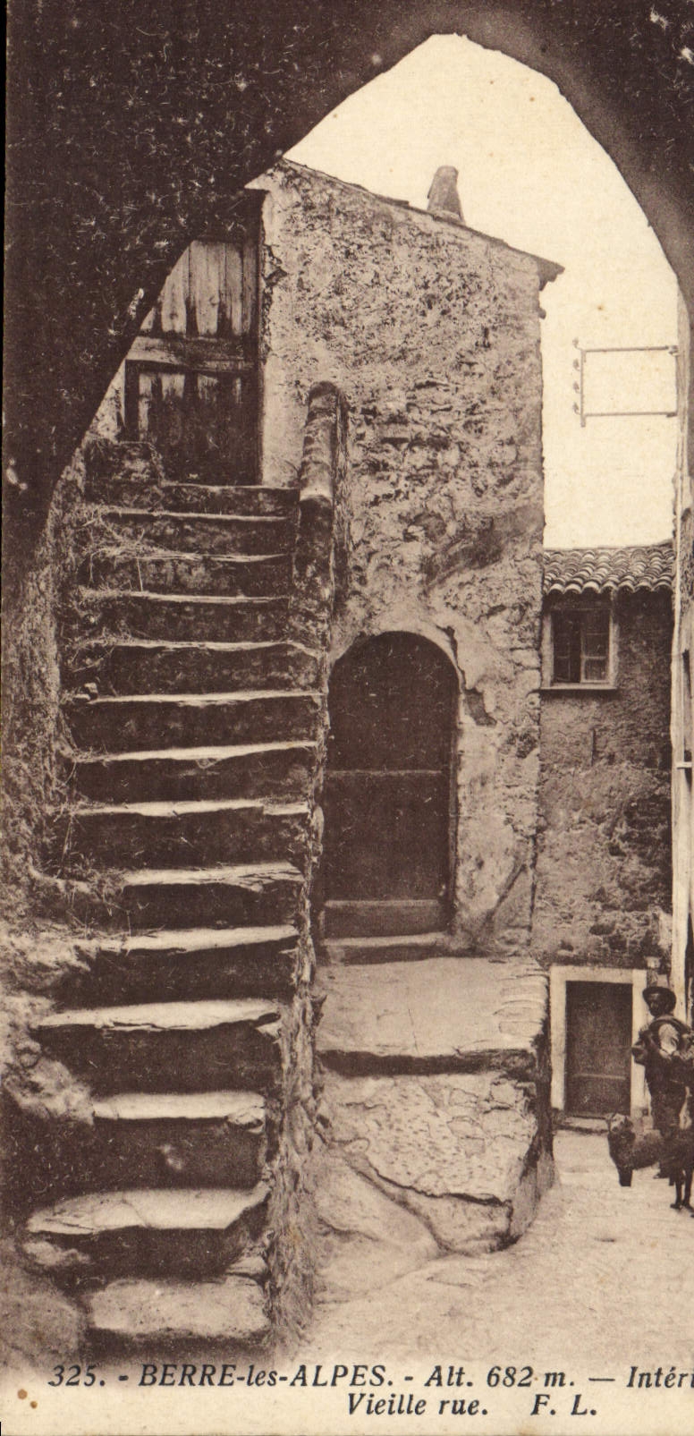 CPA BERRE-les-ALPES intérieur du village