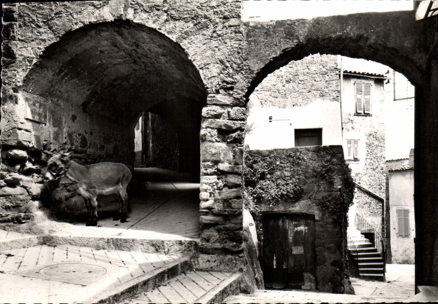 CPSM BERRE-les-ALPES vieille ruelle