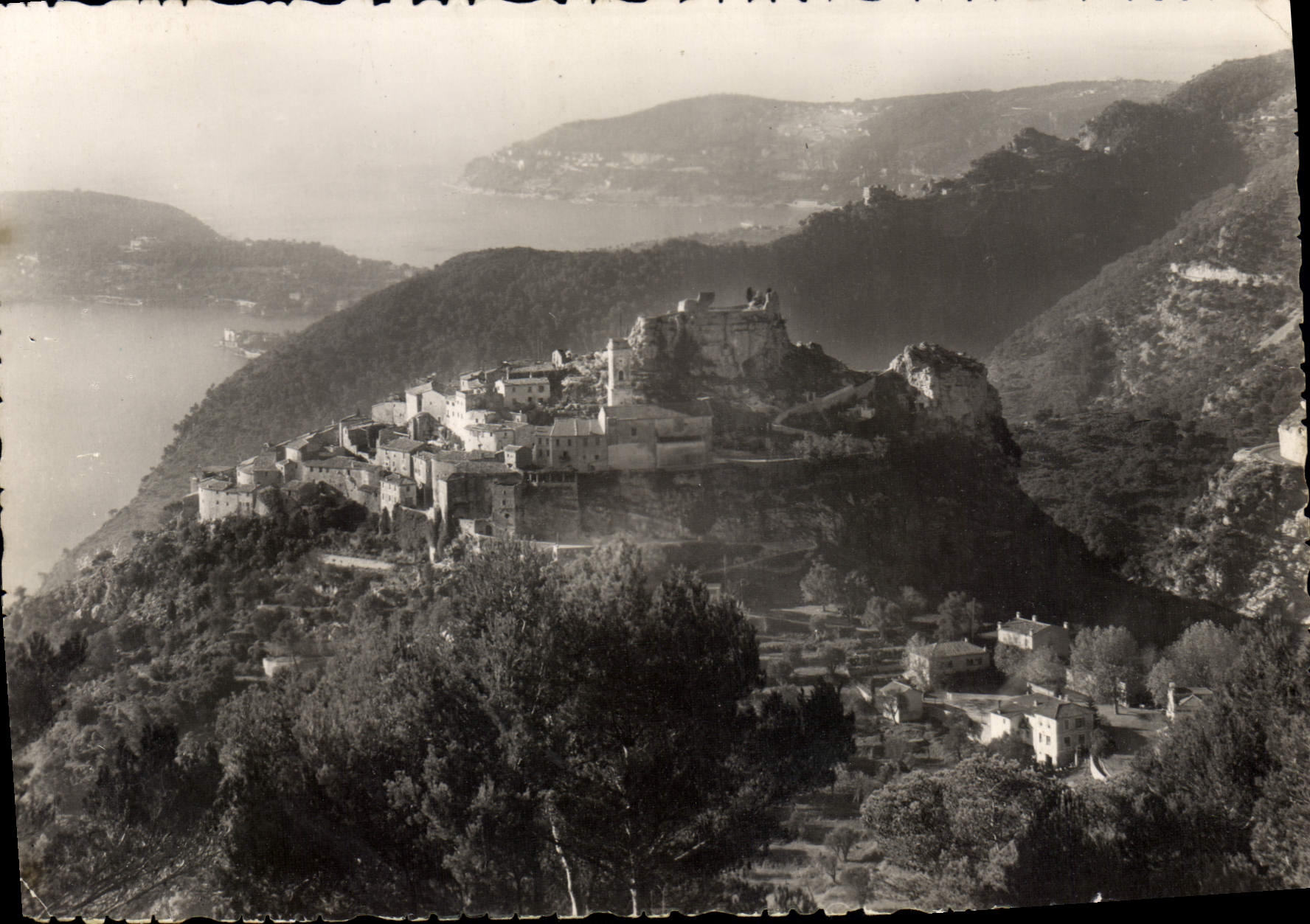 CPSM EZE le vieux village