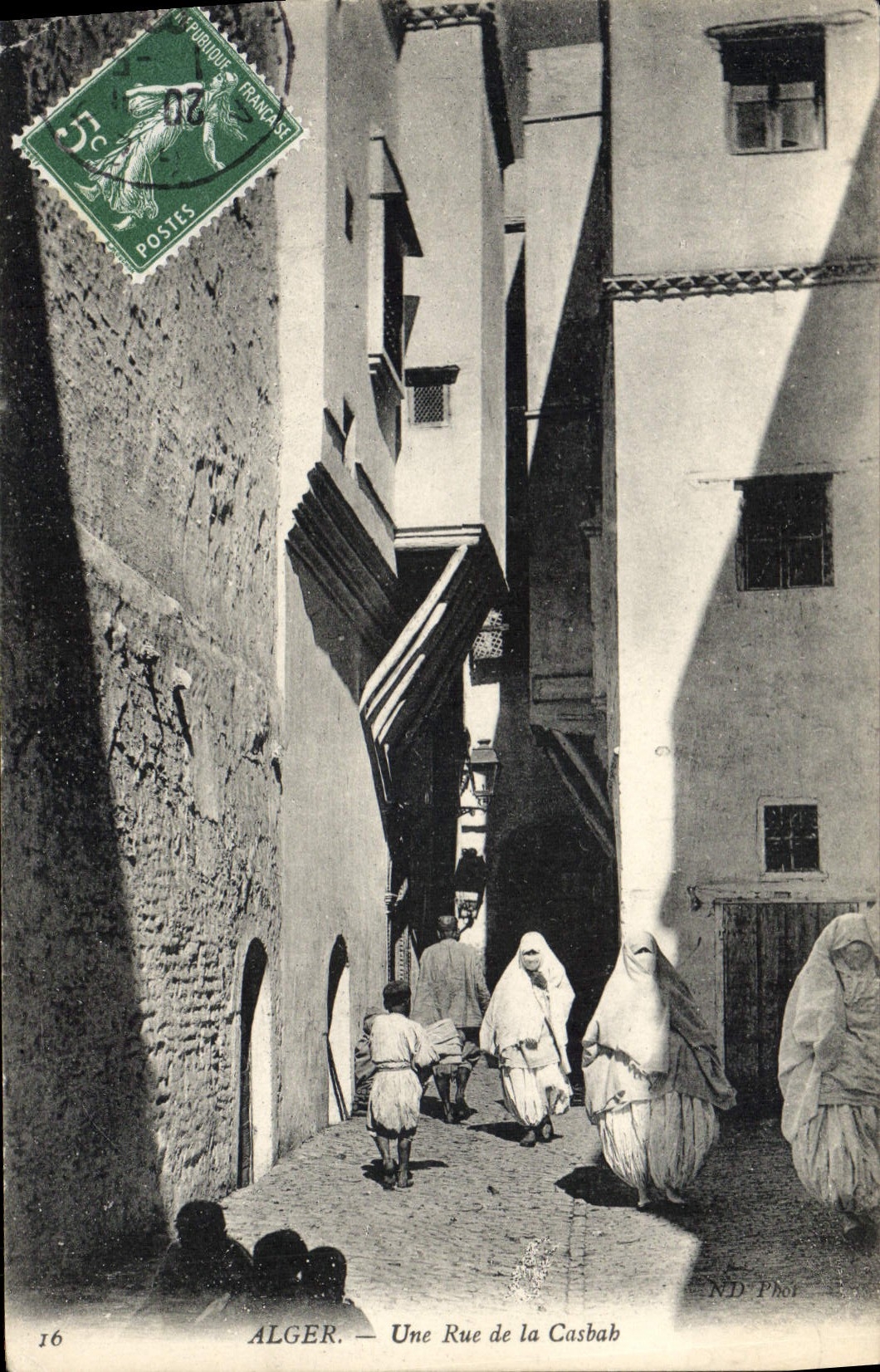 CPA ALGER une rue de la Casbah