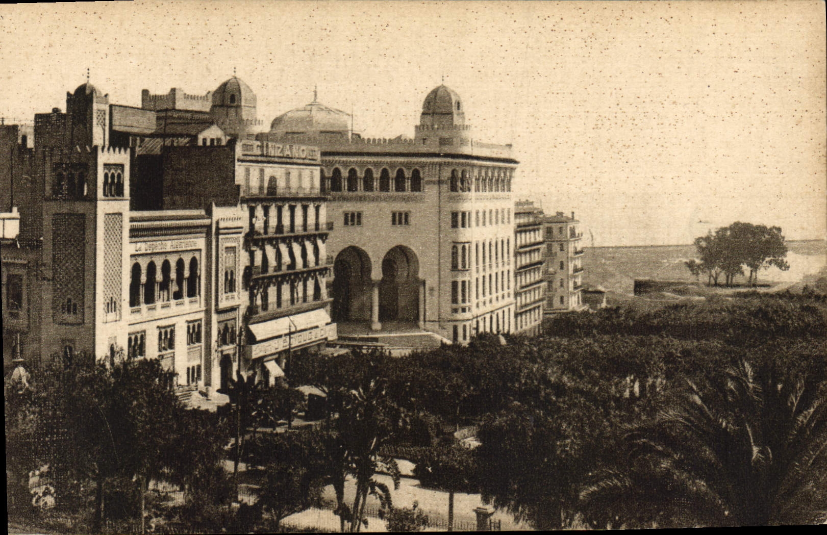 CPA ALGER la dépêche Algérienne et la poste