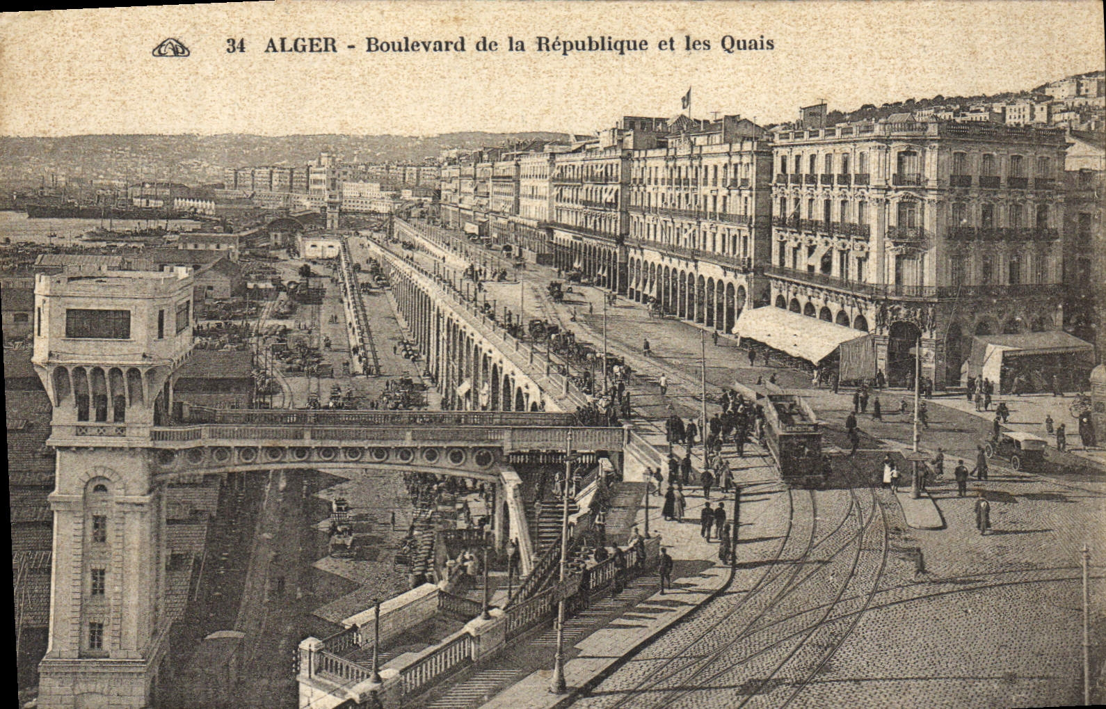 CPA ALGER boulevard de la République et les quais