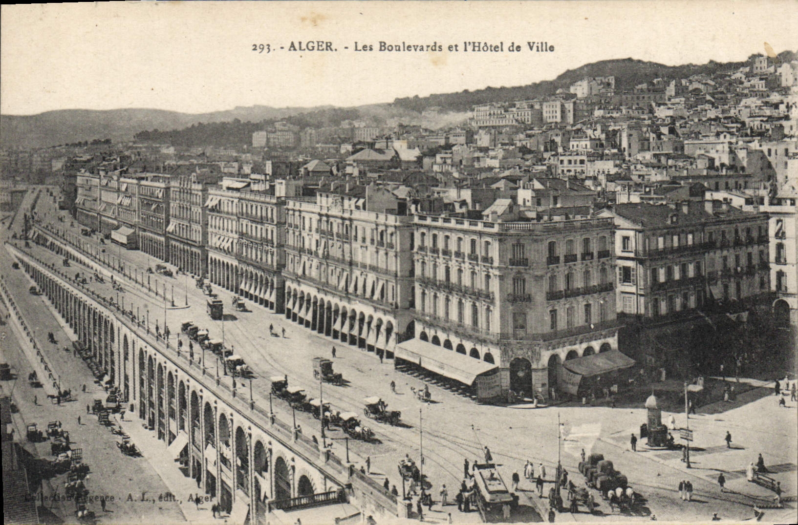 CPA ALGER les boulevards et l'hôtel de ville