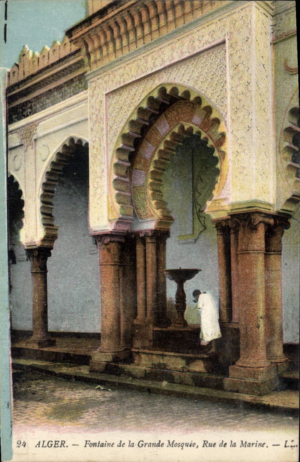 CPA ALGER fontaine de la grande Mosquée rue de la marine