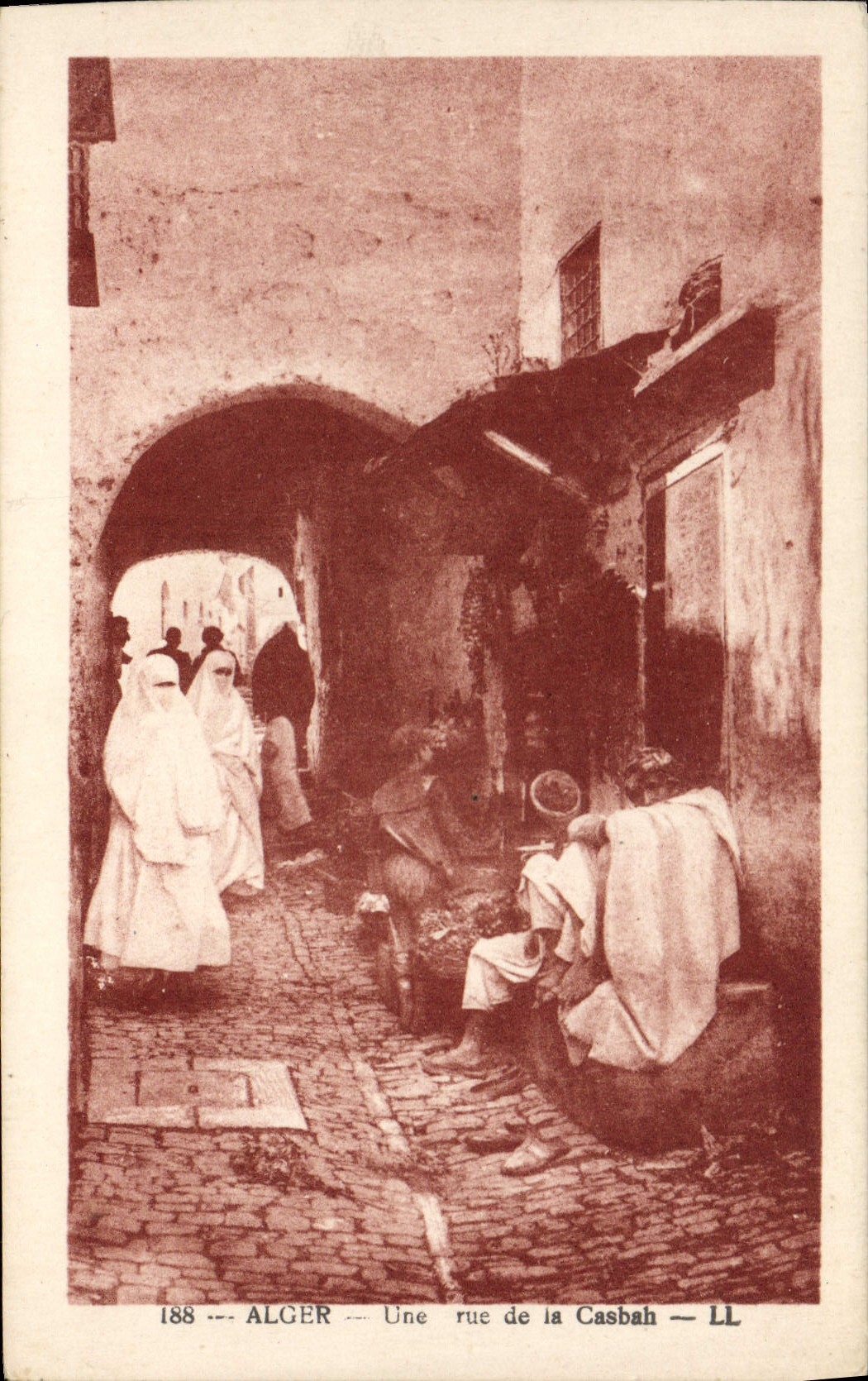 CPA ALGER une rue de la Casbah