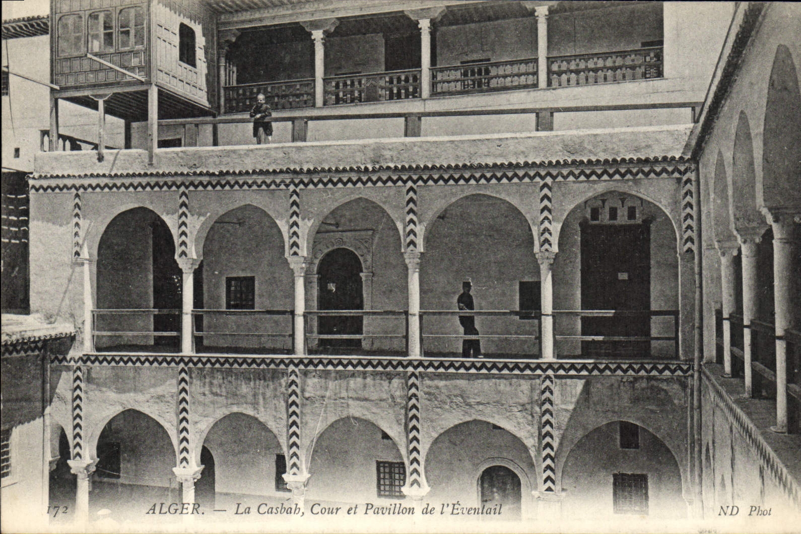 CPA ALGER la Casbah cour et pavillon de l'éventail