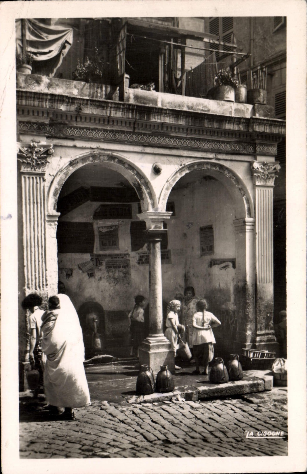 CPA ALGER la Casbah fontaine turque de la rue de la Casbah