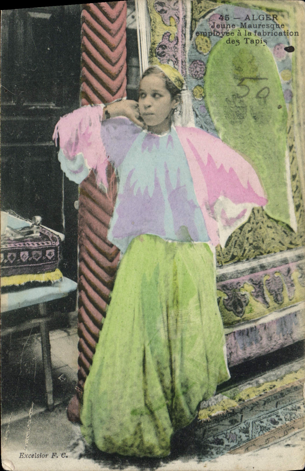 CPA ALGER jeune Mauresque employée à la fabrication des tapis