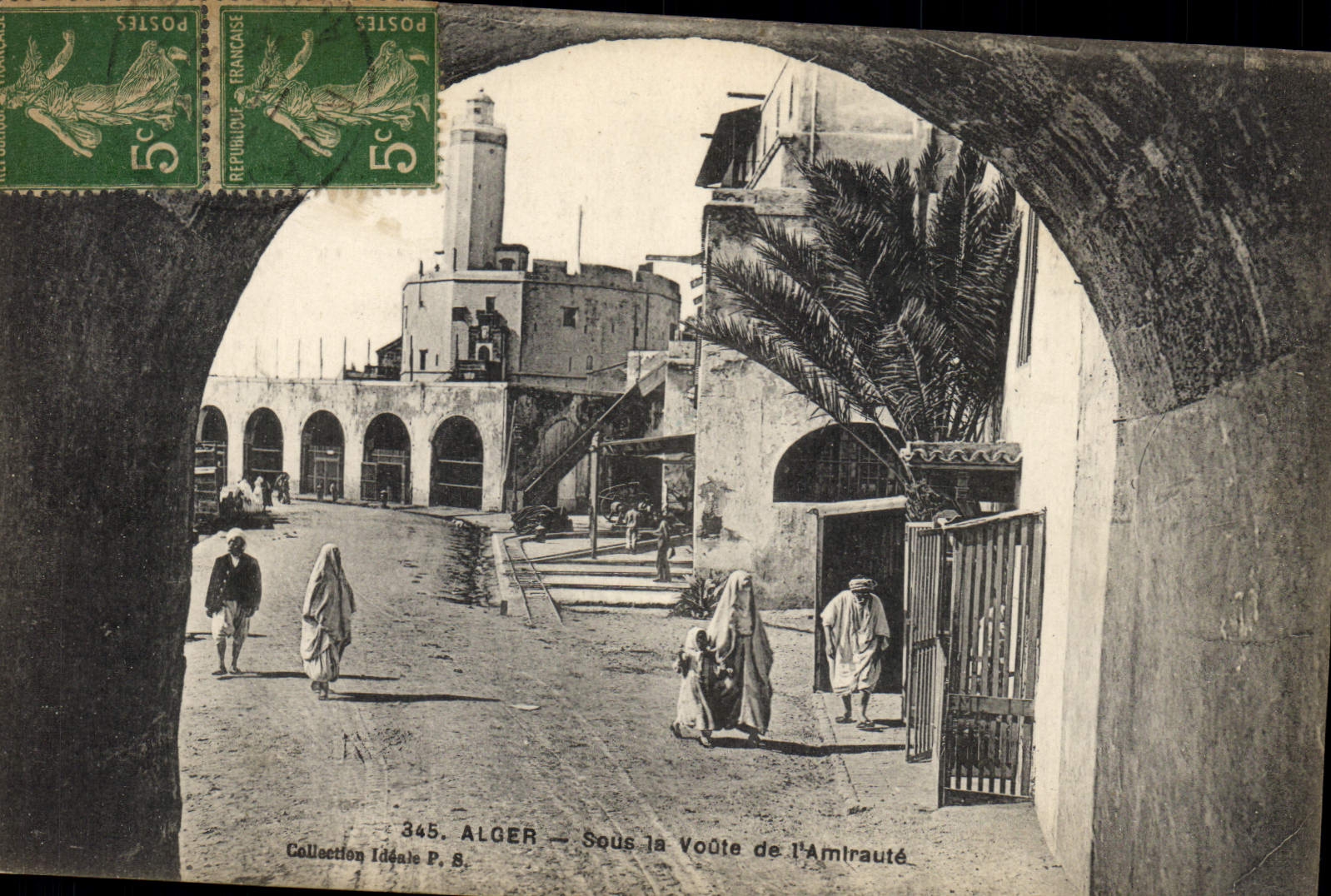 CPA ALGER sous la voute de l'amirauté