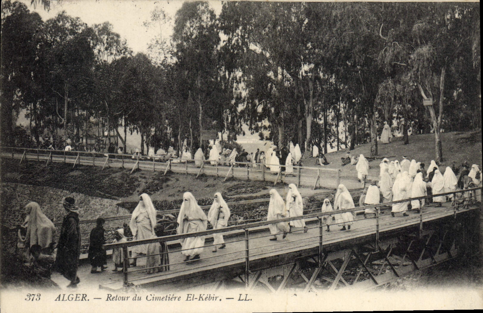 CPA ALGER retour du cimetière El-Kébir