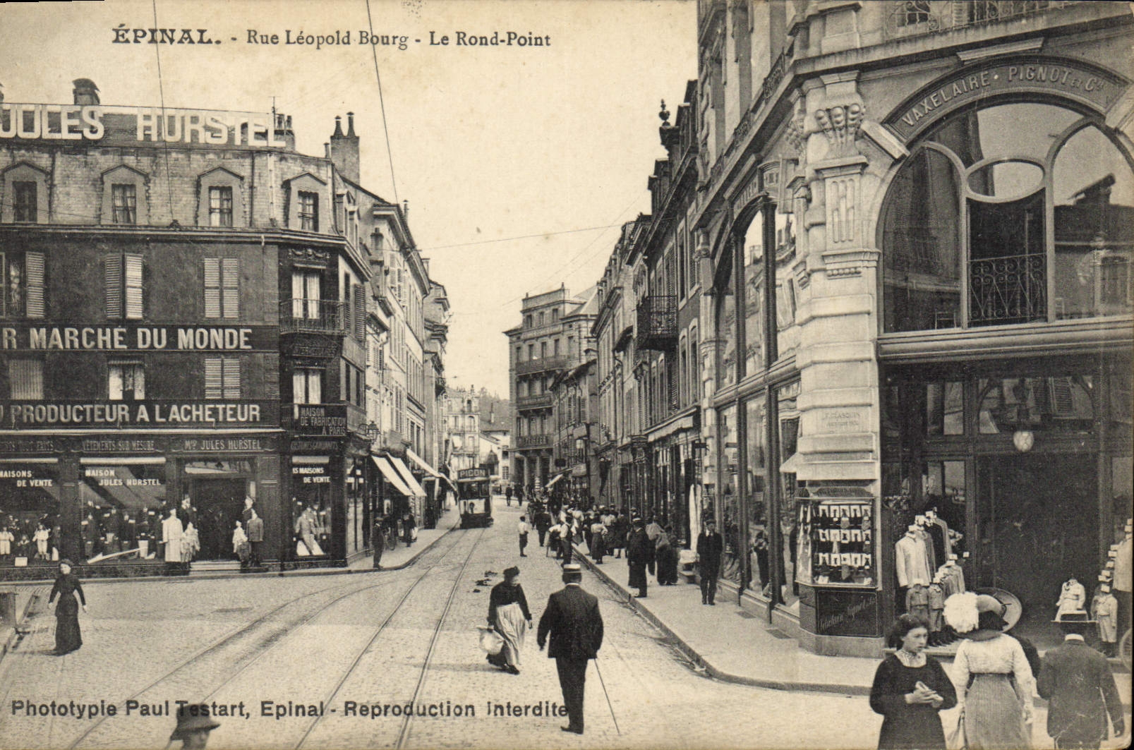 CPA Epinal Rue Leopold Bourg Le Rond Point marché du monde