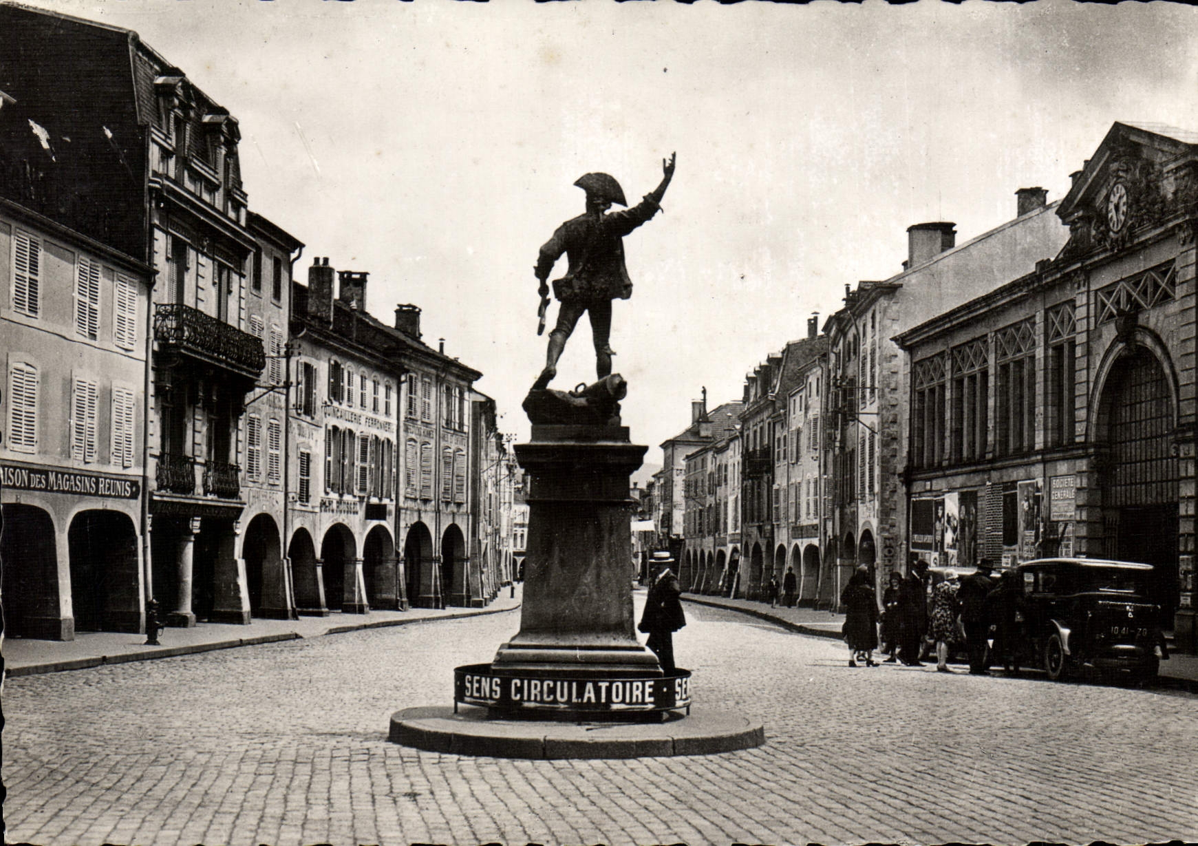 CPSM Remiremont Le Volontaire Et Les Arcades