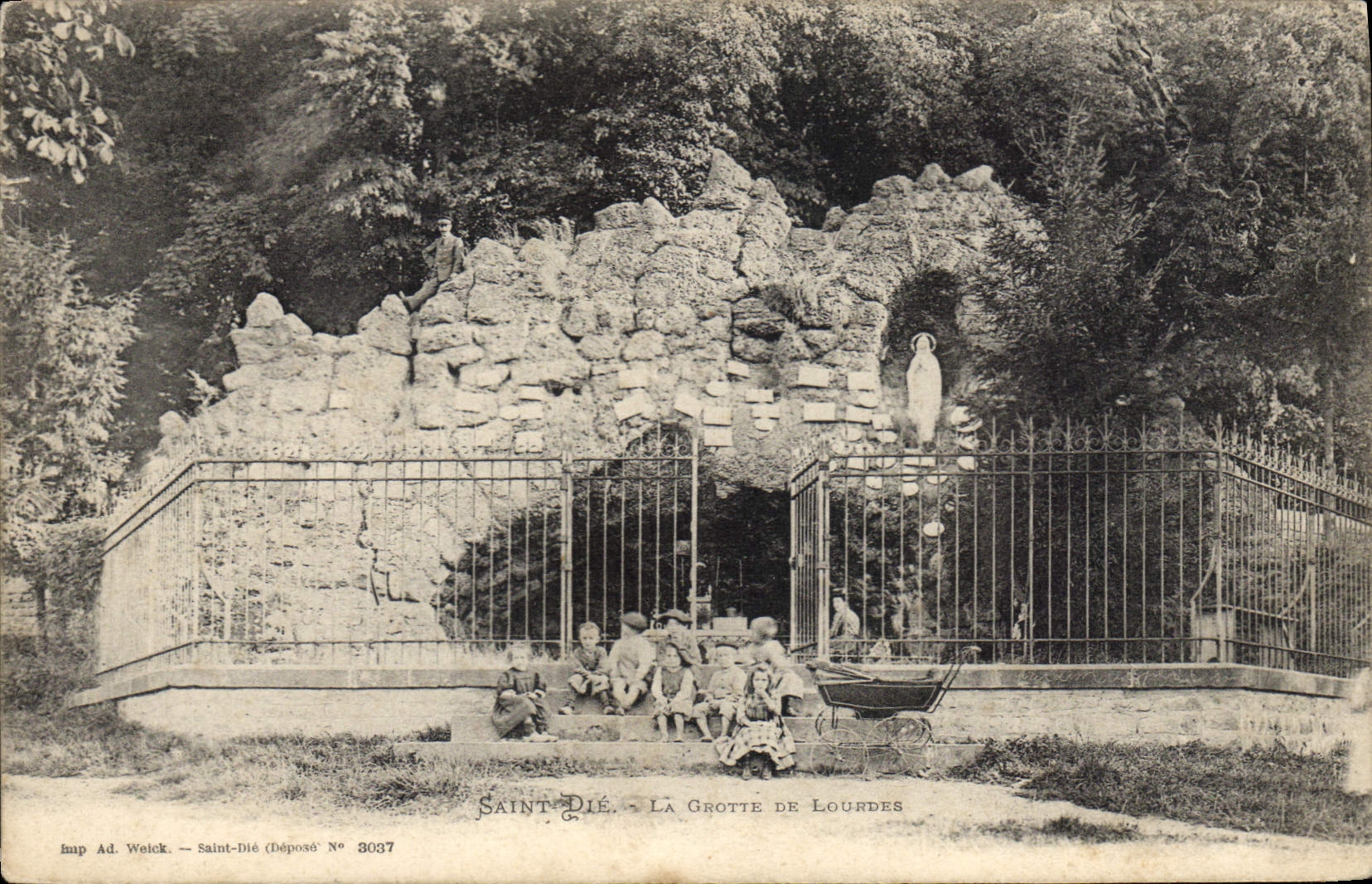 CPA Saint Die La Grotte De Lourdes