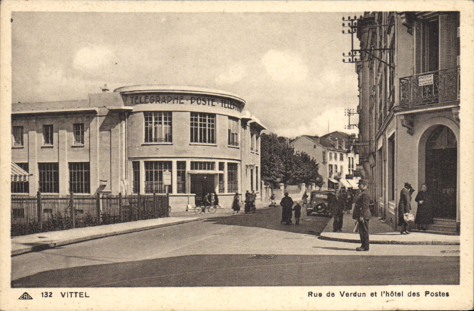 CPA Vittel Rue De Verdun Et I'Hotel Des Postes