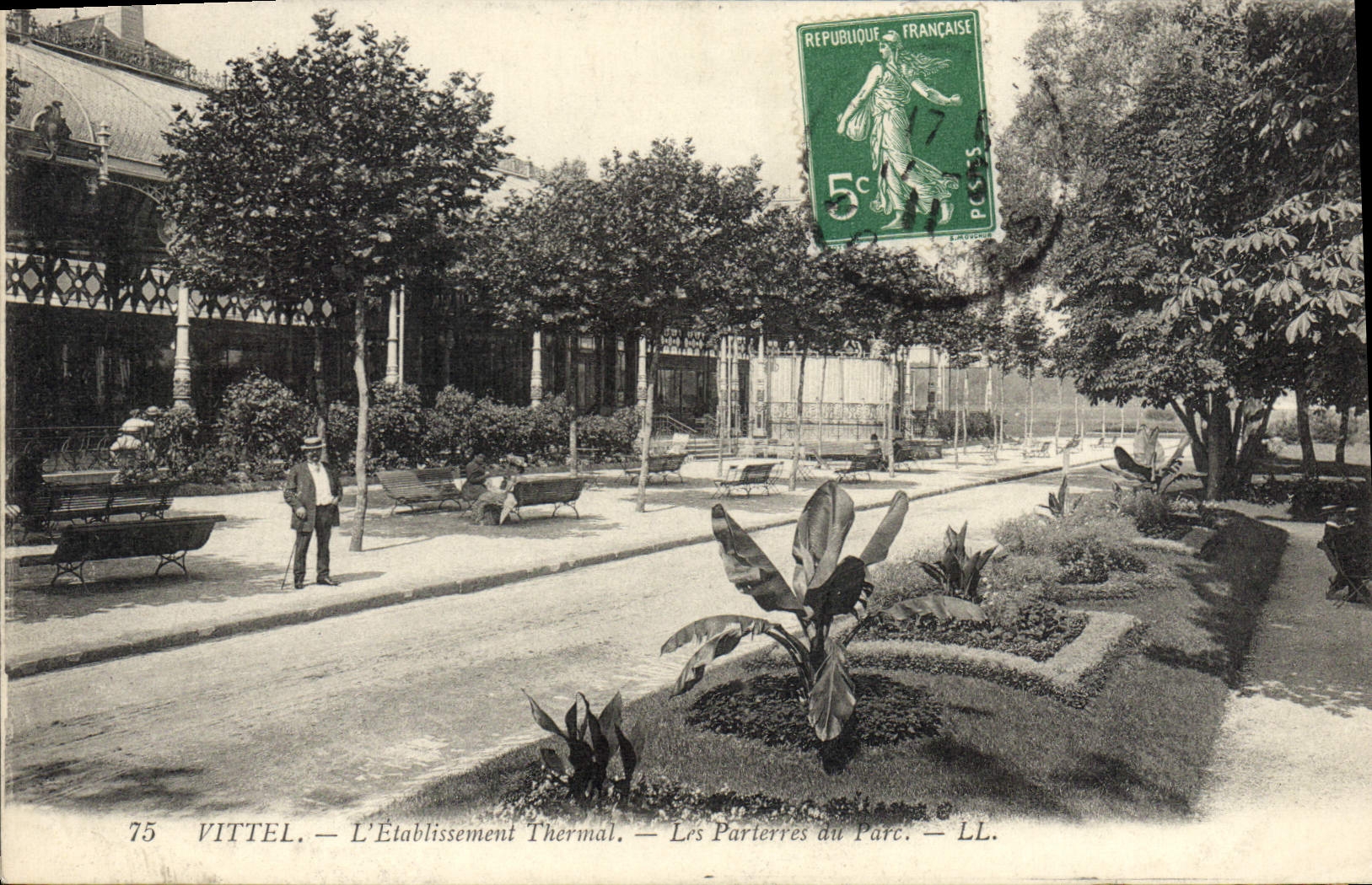 CPA Vittel L'Etablisement Thermal Les Parterres Du Parc
