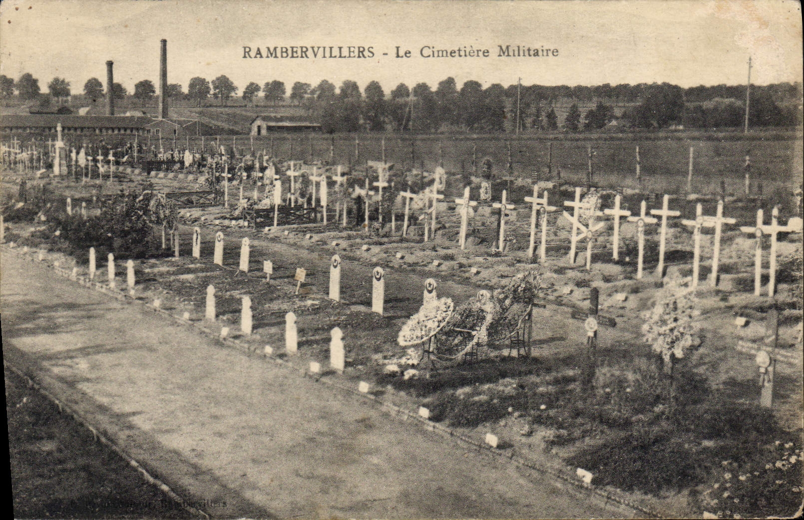 CPA Rambervillers Le Cimetiere Militaire