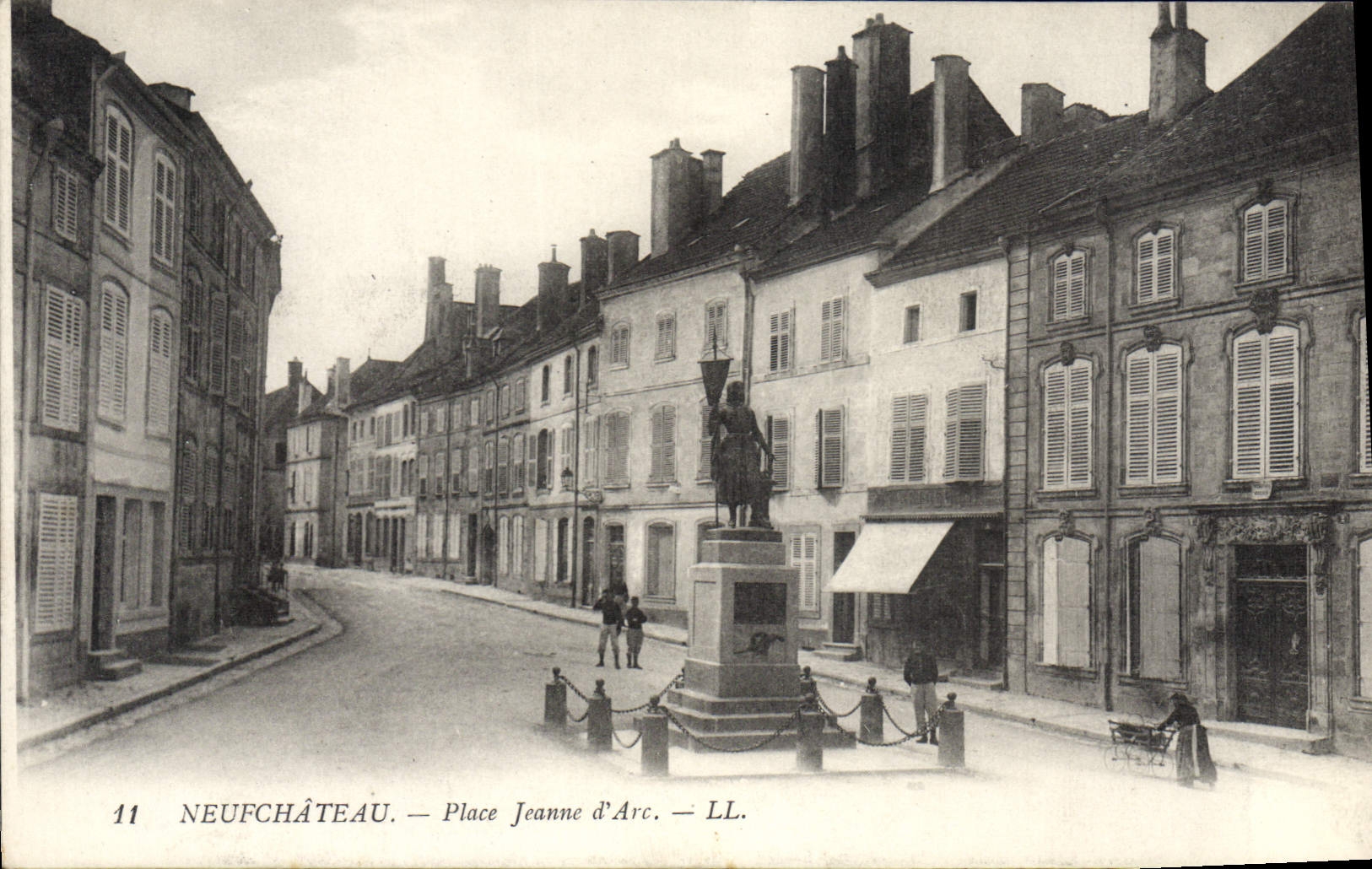 CPA Neufchateau Place Jeanne D'Arc
