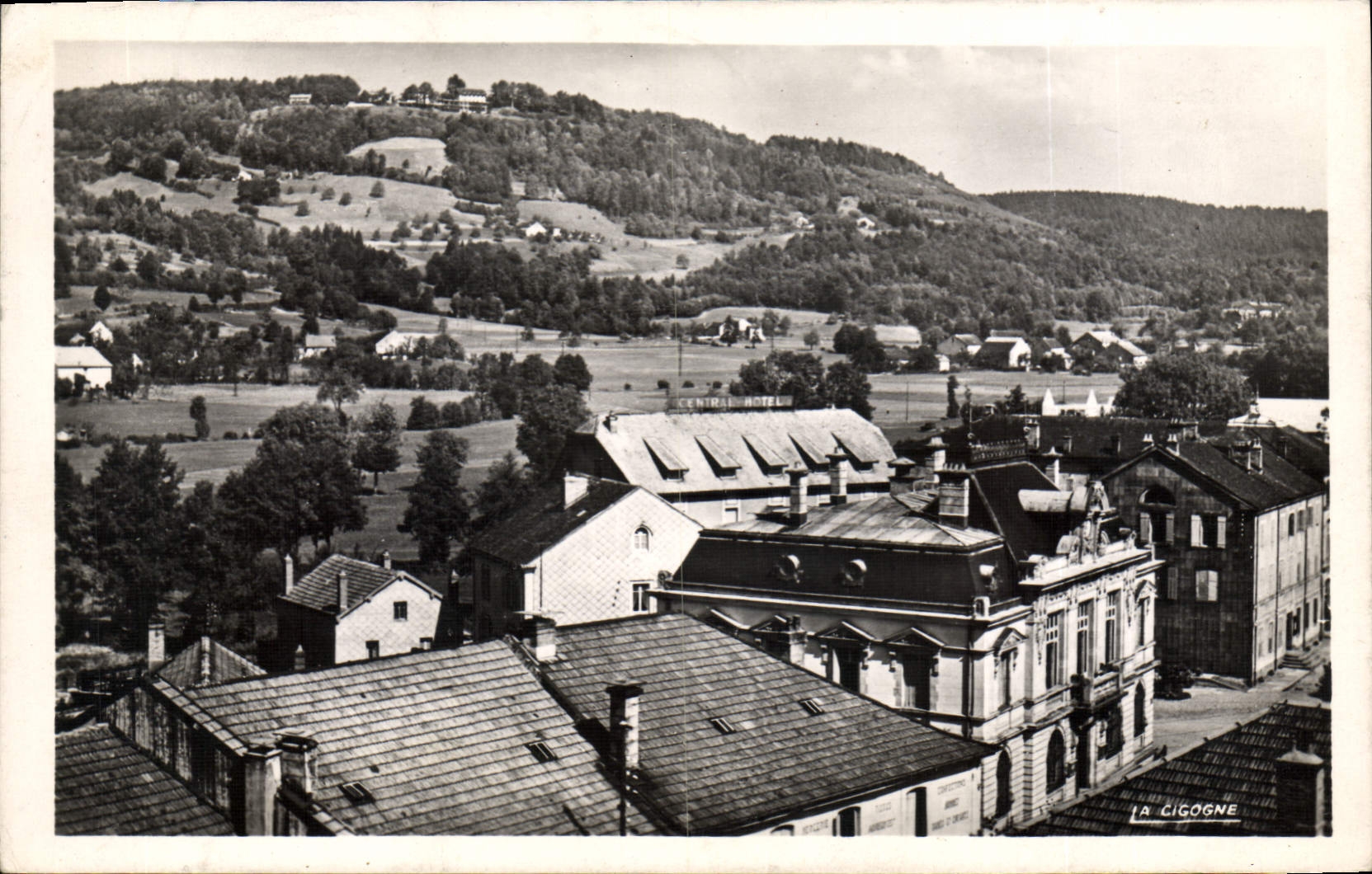 CPA Val D'Ajol Vue Sur La Mairie Et La Feuillee Dorothée