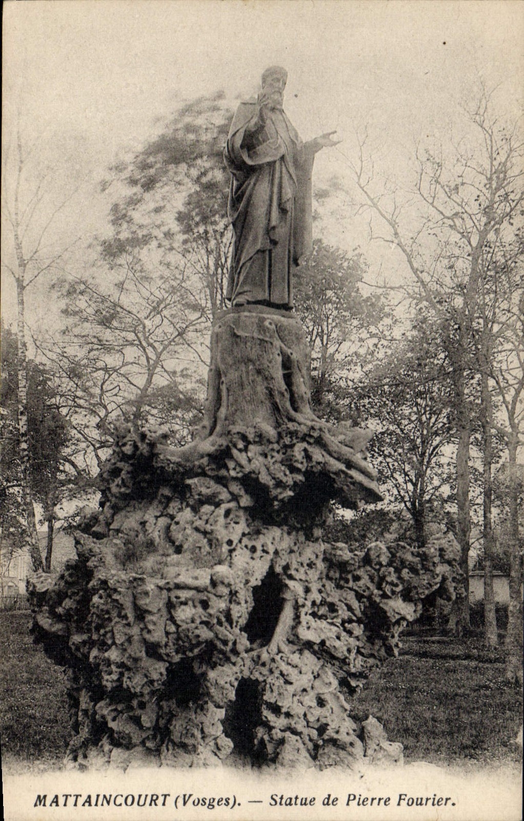 CPA Mattaincourt Statue De Pierre Fourier