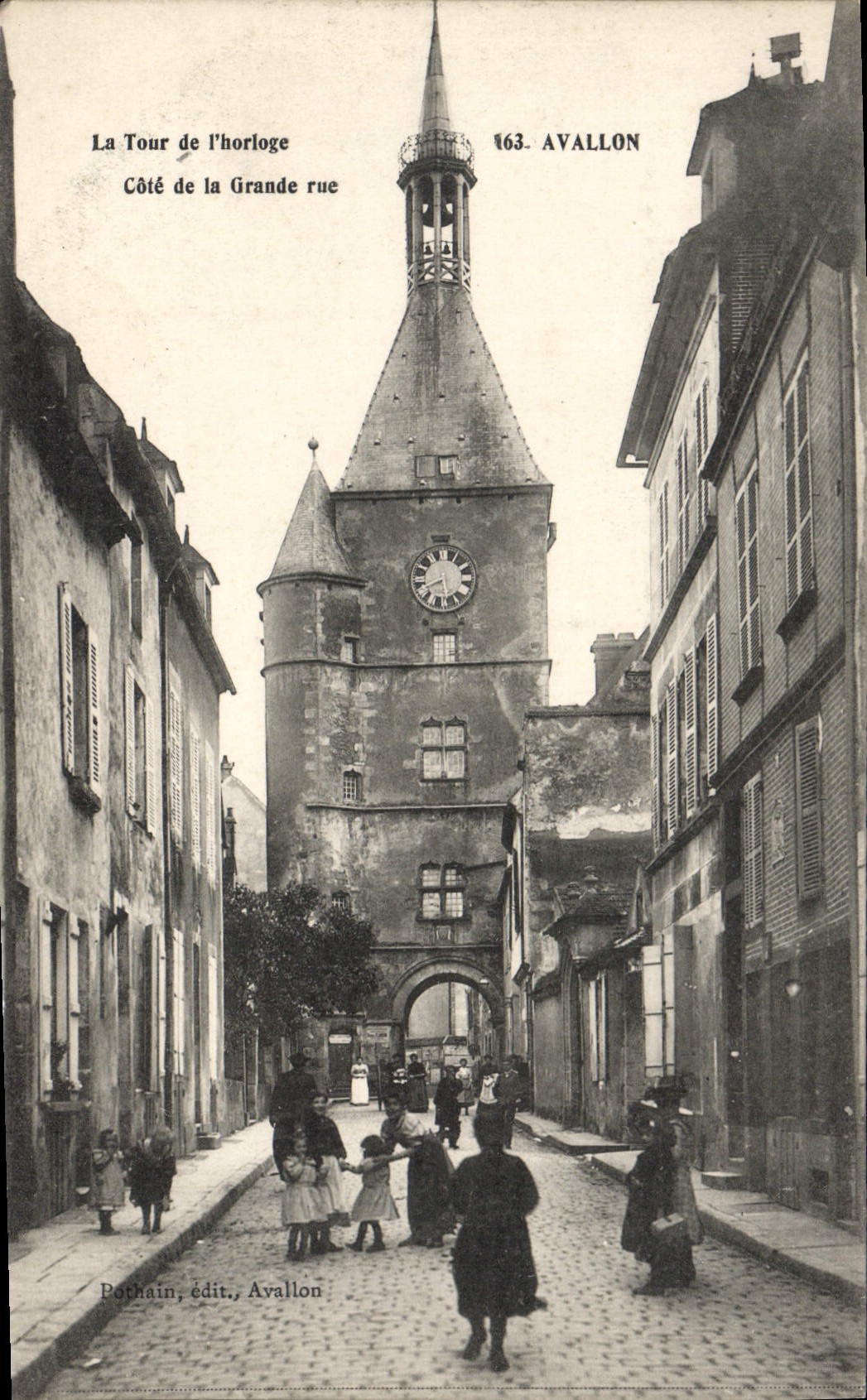 CPA Avallon Cote De La Grande Rue tour de l'horloge