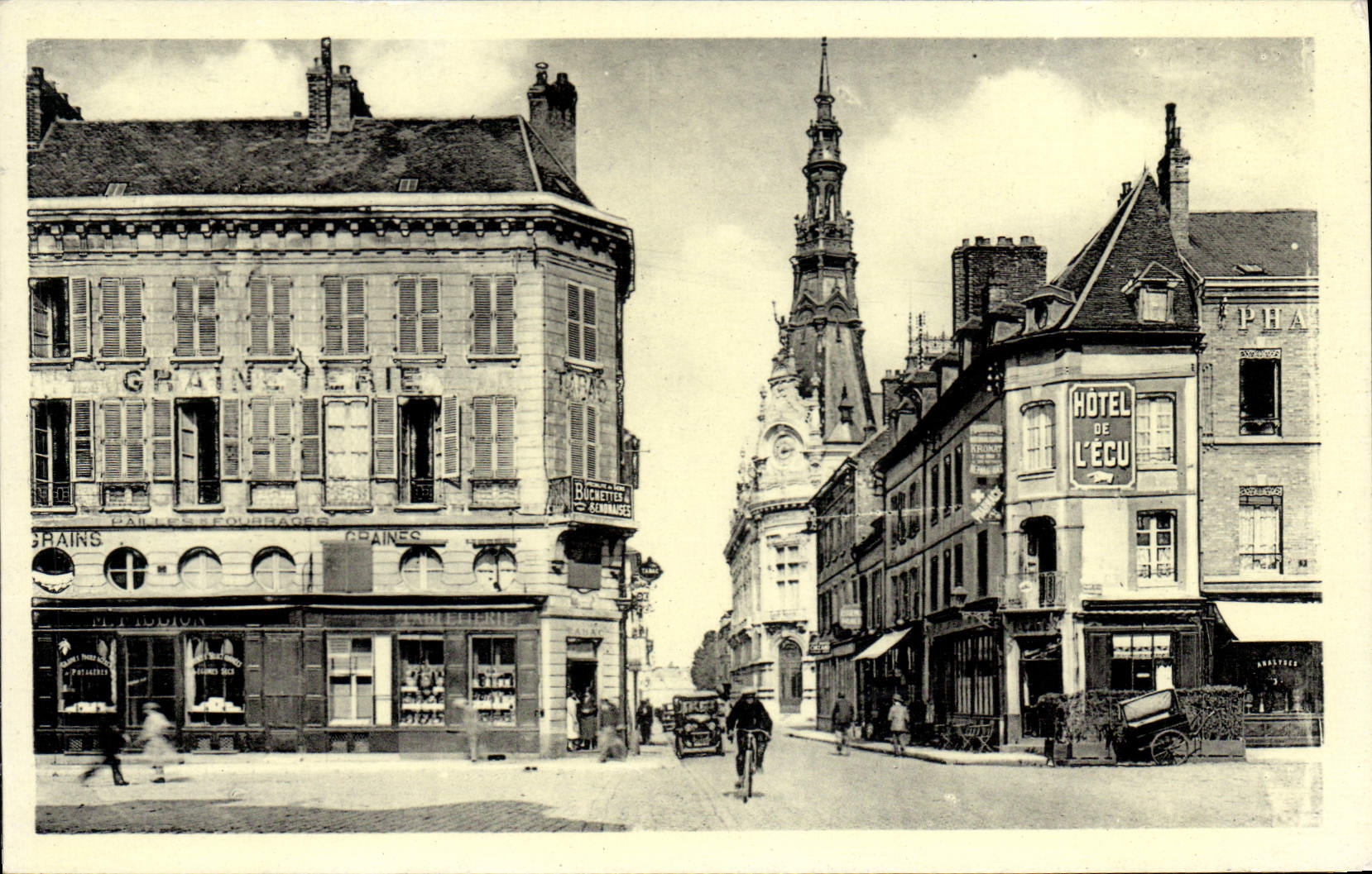 CPA Sens Rue De La Republique