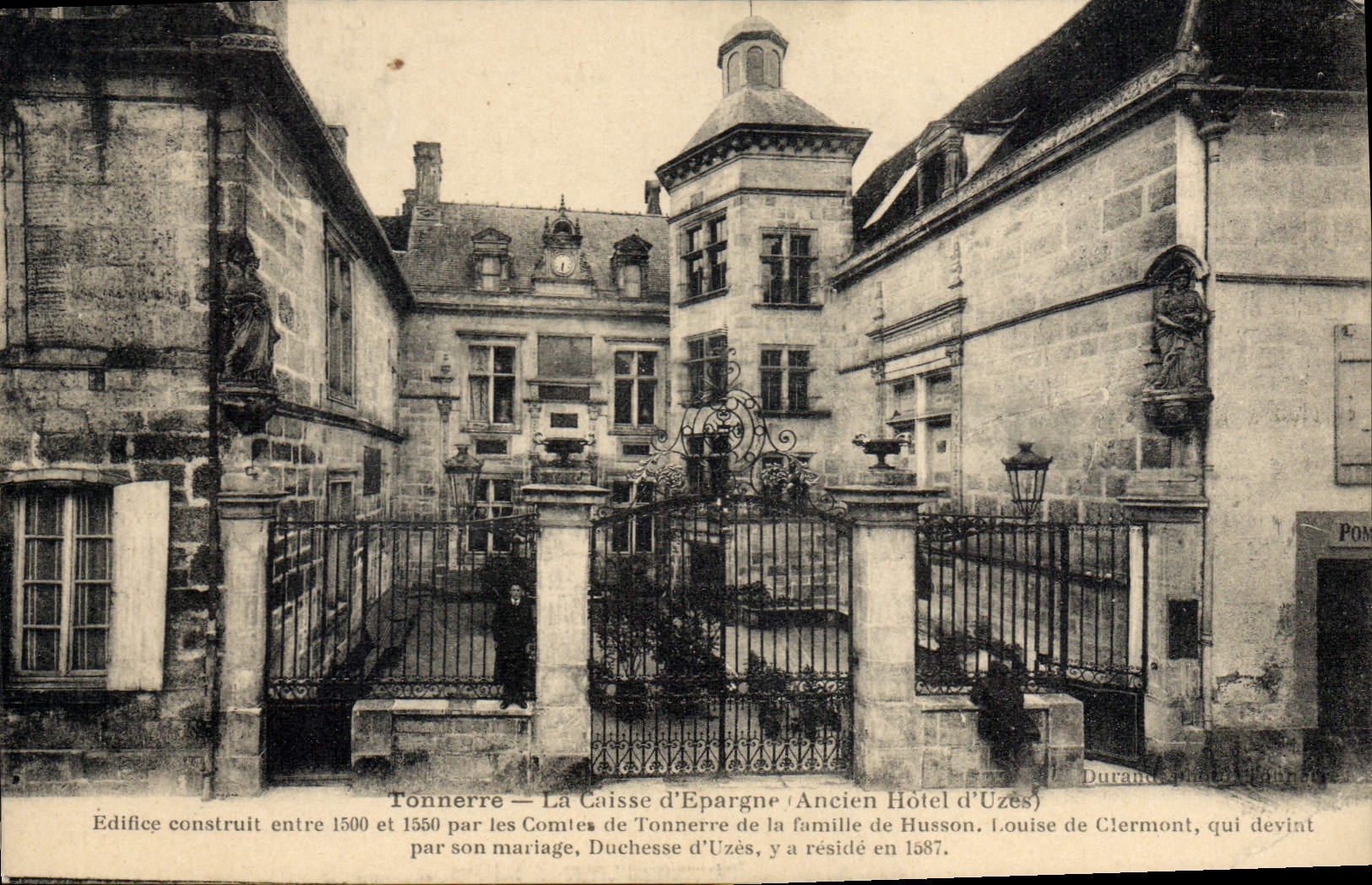 CPA Tonnerre La Caisse D'Epargne édifice construit entre 1500 et 1550