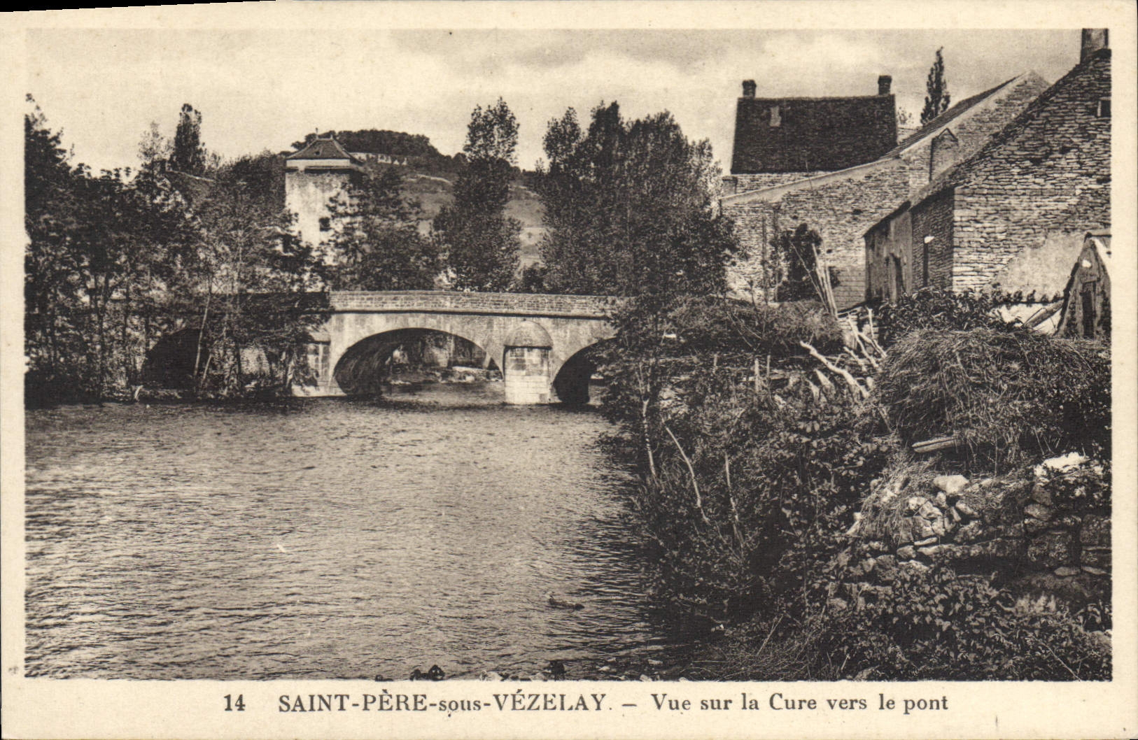 CPA Saint Pere Sous Vezelay Vue Sur La Cure Vers Le Pont