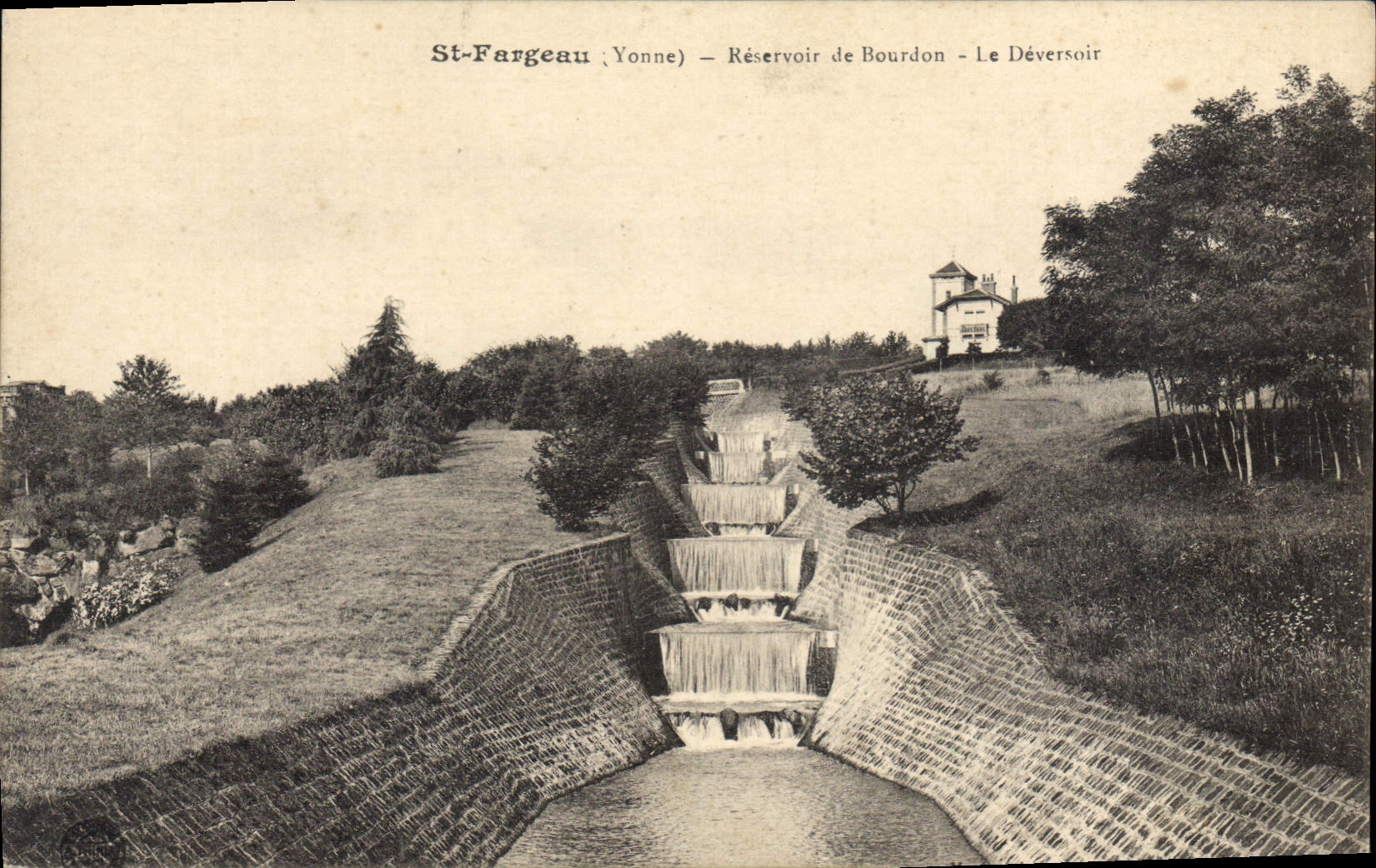 CPA St Fargeau Reservoir De Bourdon Le déversoir