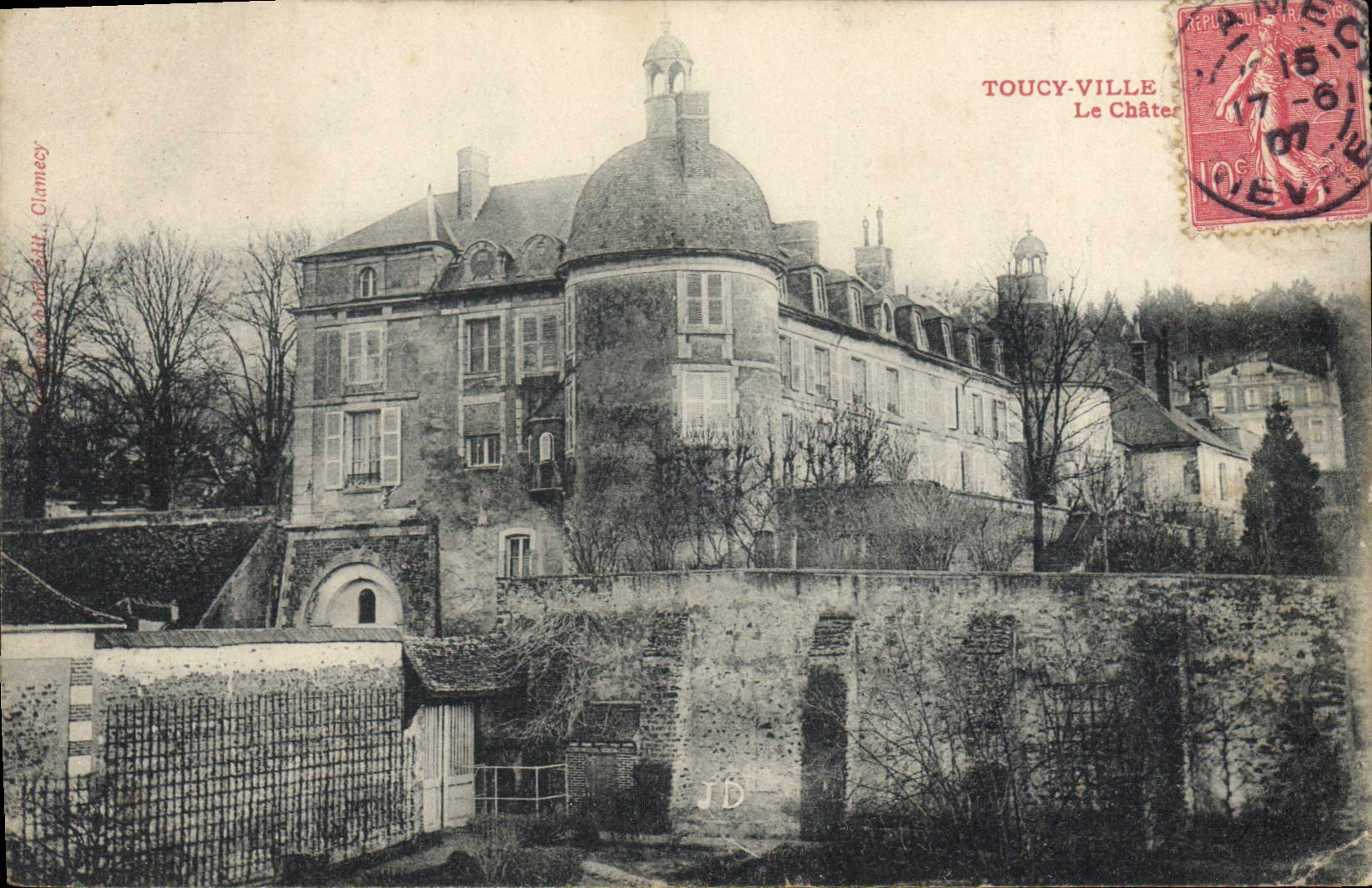 CPA Toucy Ville Le Château