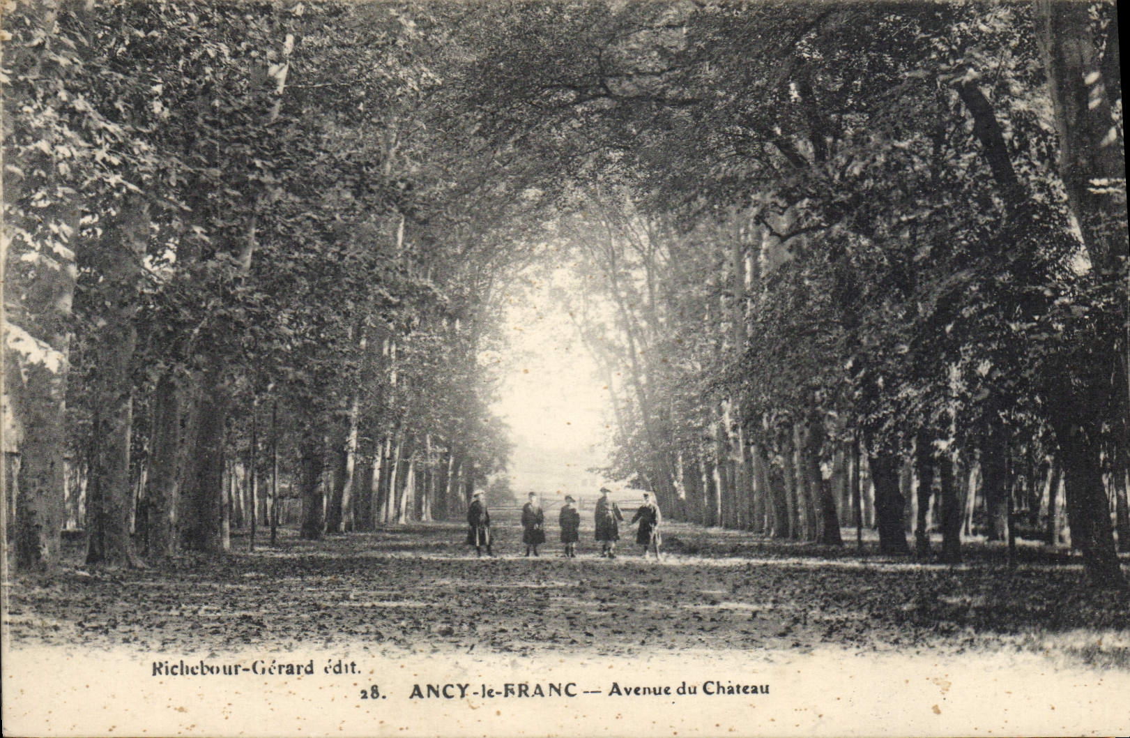 CPA Ancy Le Franc Avenue Du Château