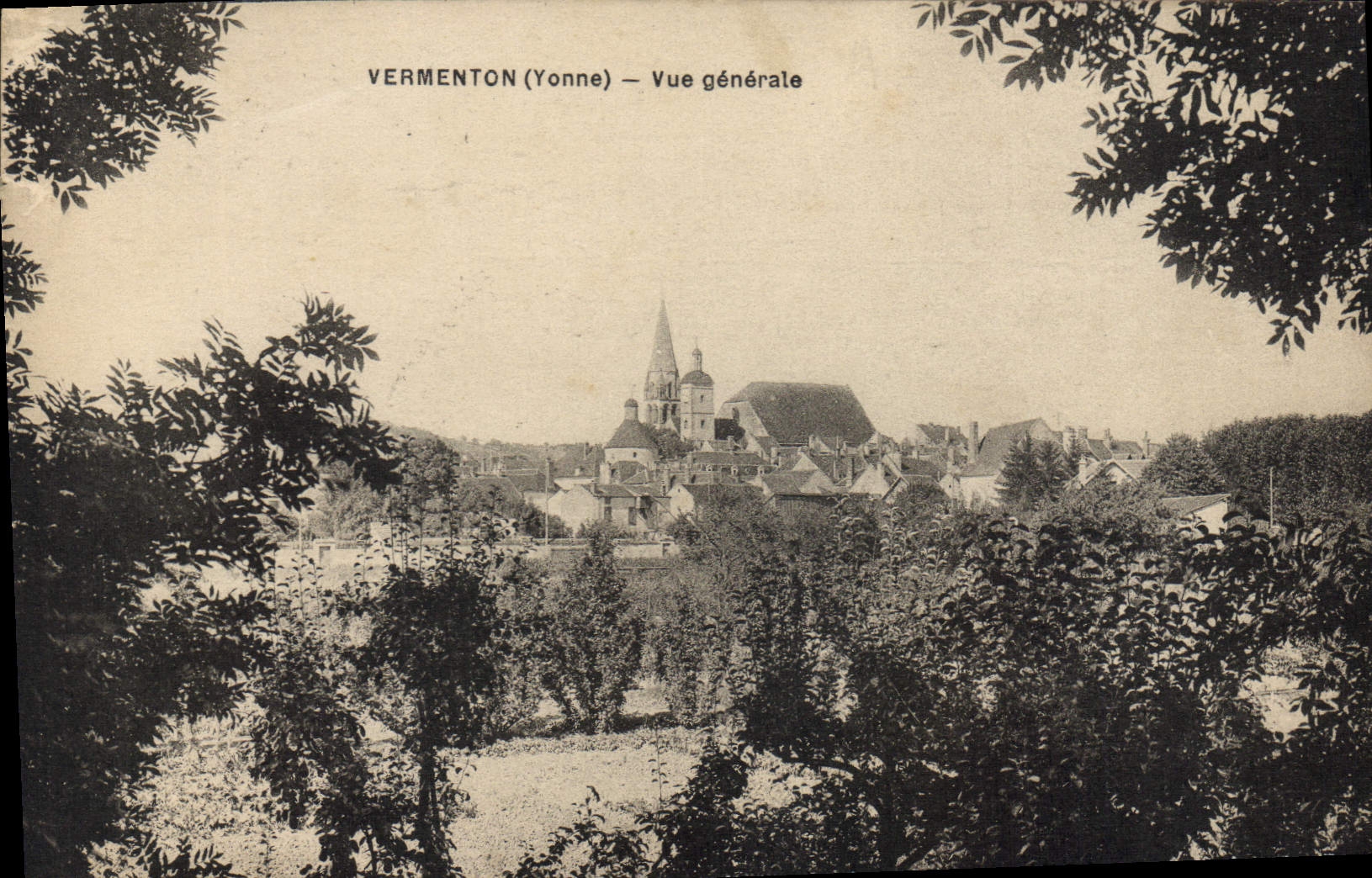 CPA Vermenton Vue Generale
