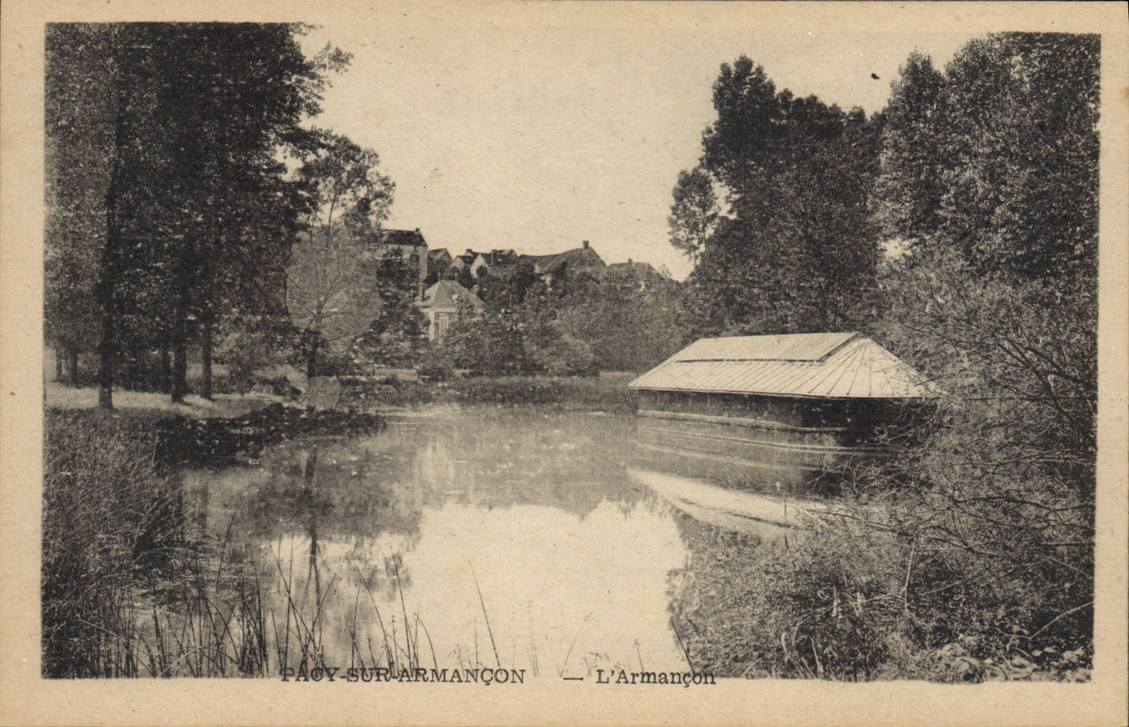CPA Pacy Sur Armançon L'Armançon