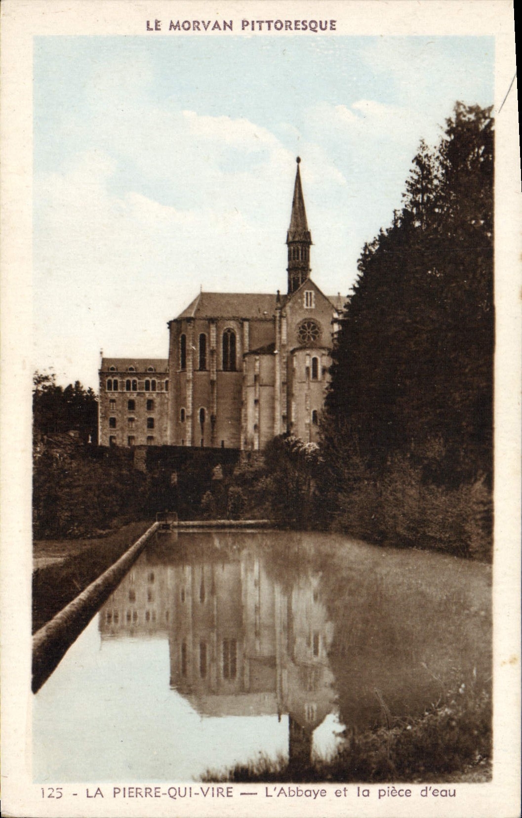 CPA La Pierre Qui Vire L'Abbaye Et La Piece D'Eau