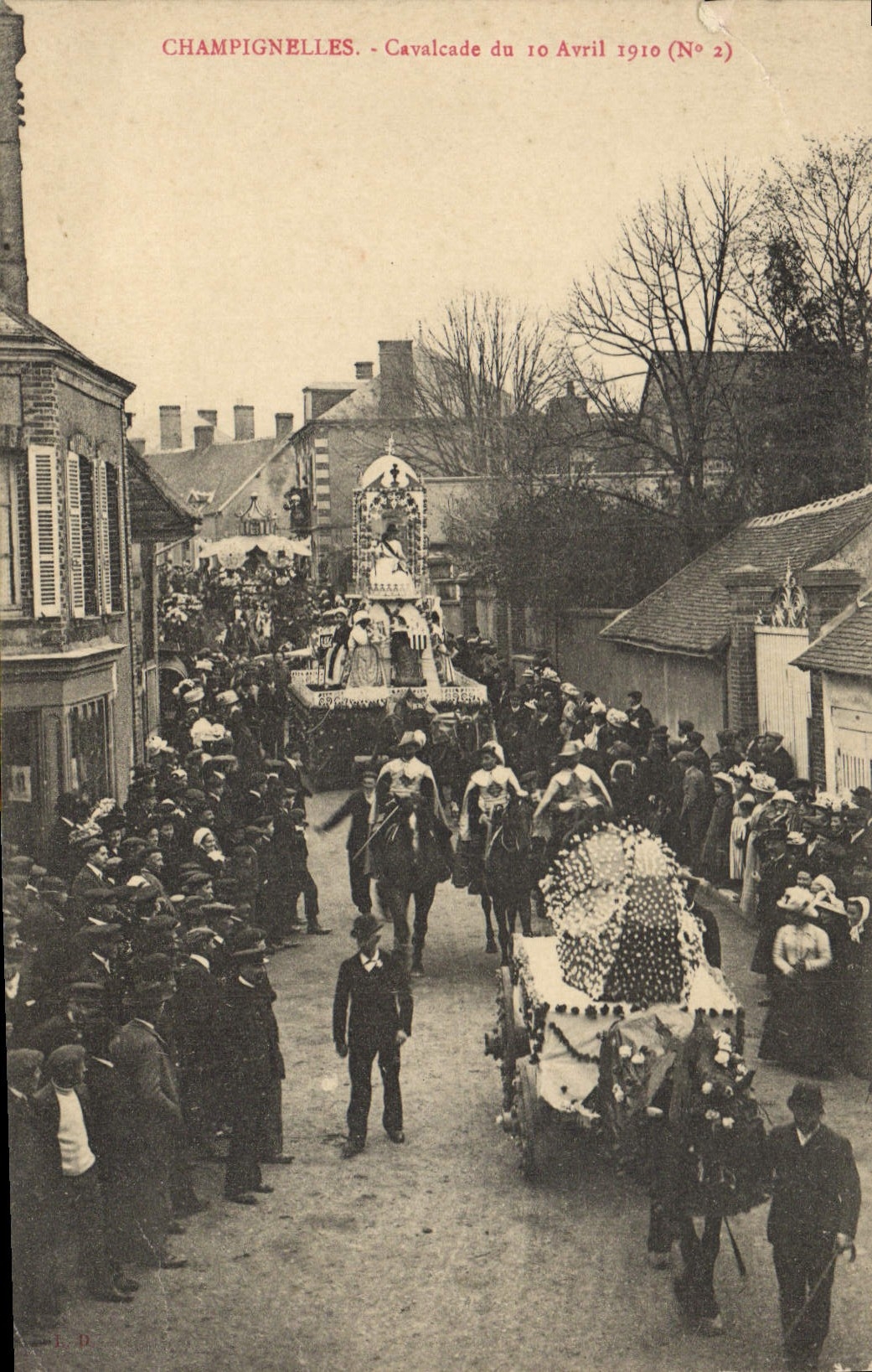 CPA Champignelles Cavalcade Du 10 avril 1910
