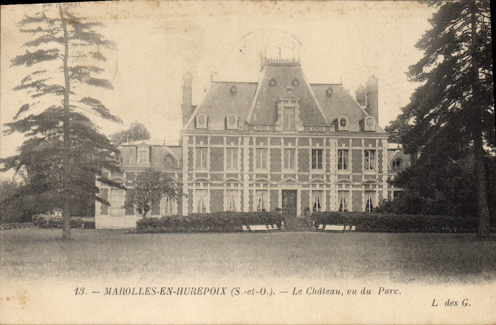 CPA Marolles En Hurepoix Le Chateau Vu Du Parc