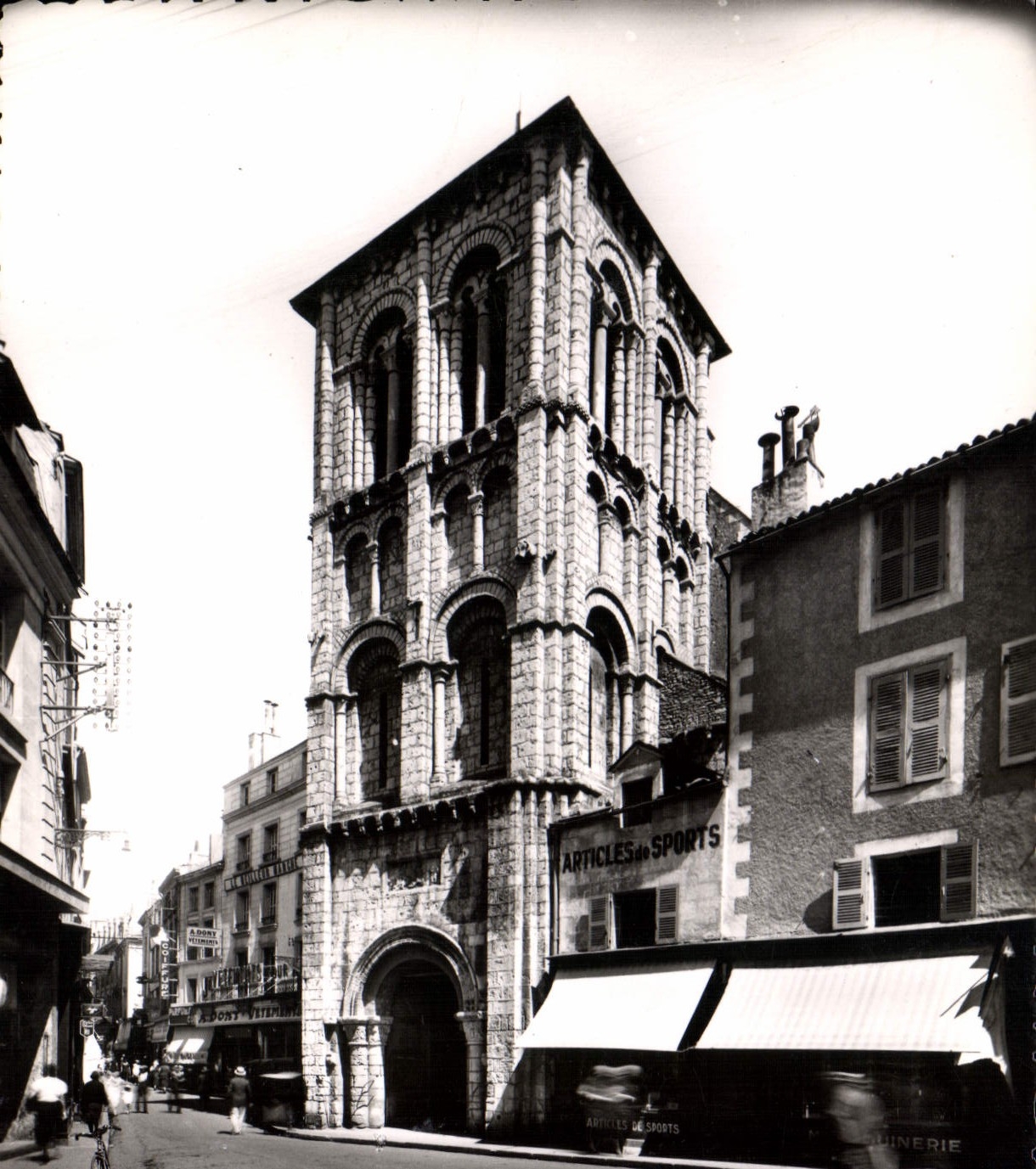 CPSM Poitiers Tour St Porchaire