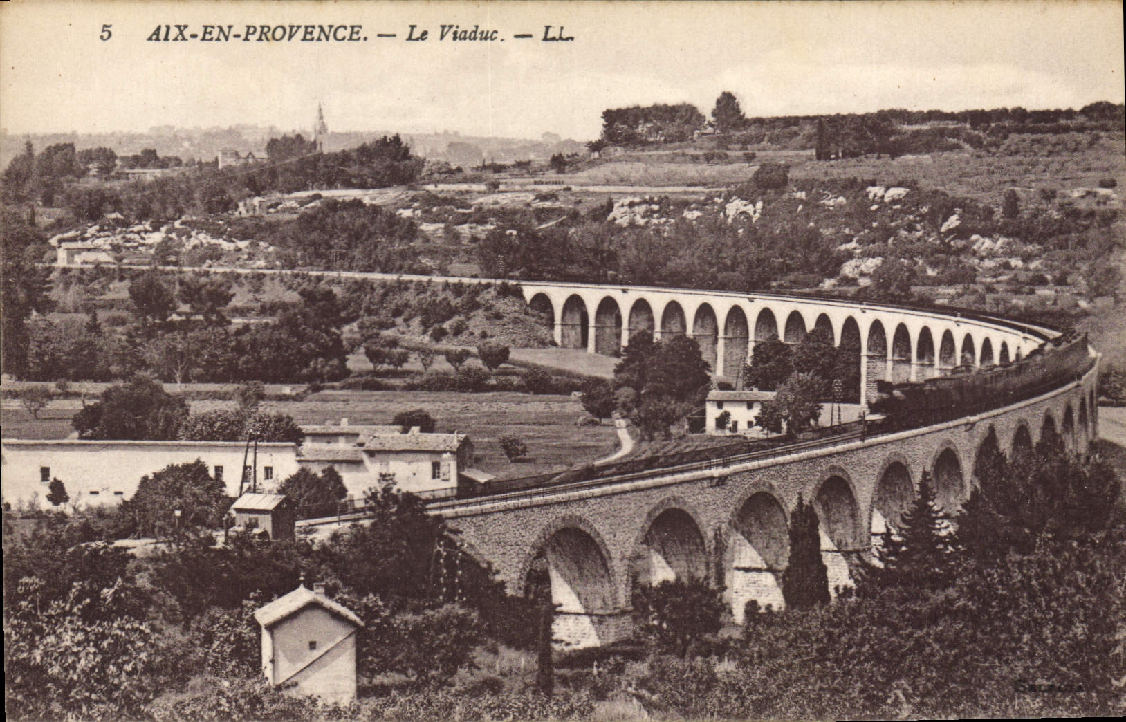 CPA Aix En Provence Le Viaduc
