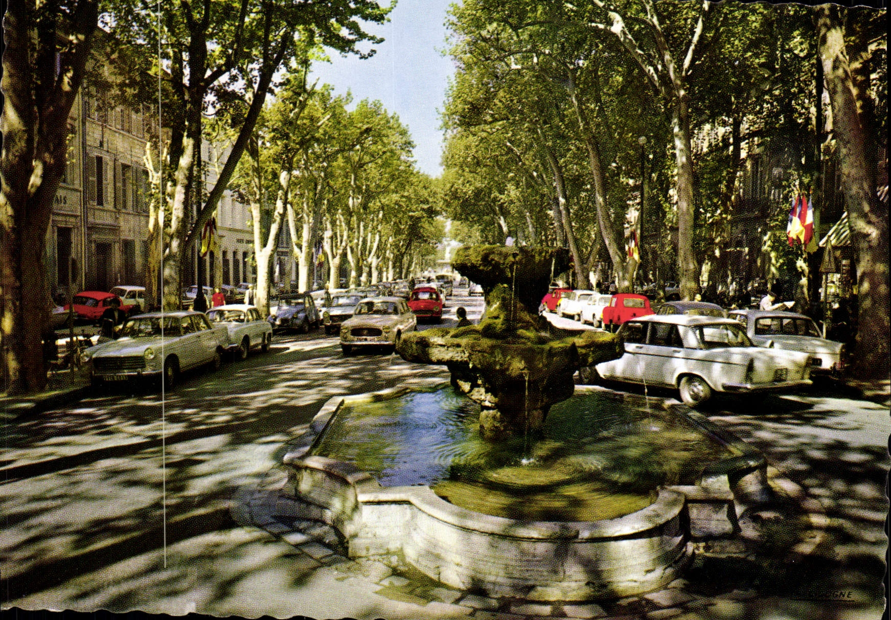 CPSM Aix En Provence Le Magnifique Cours Mirabeau Et Ses Fontaines