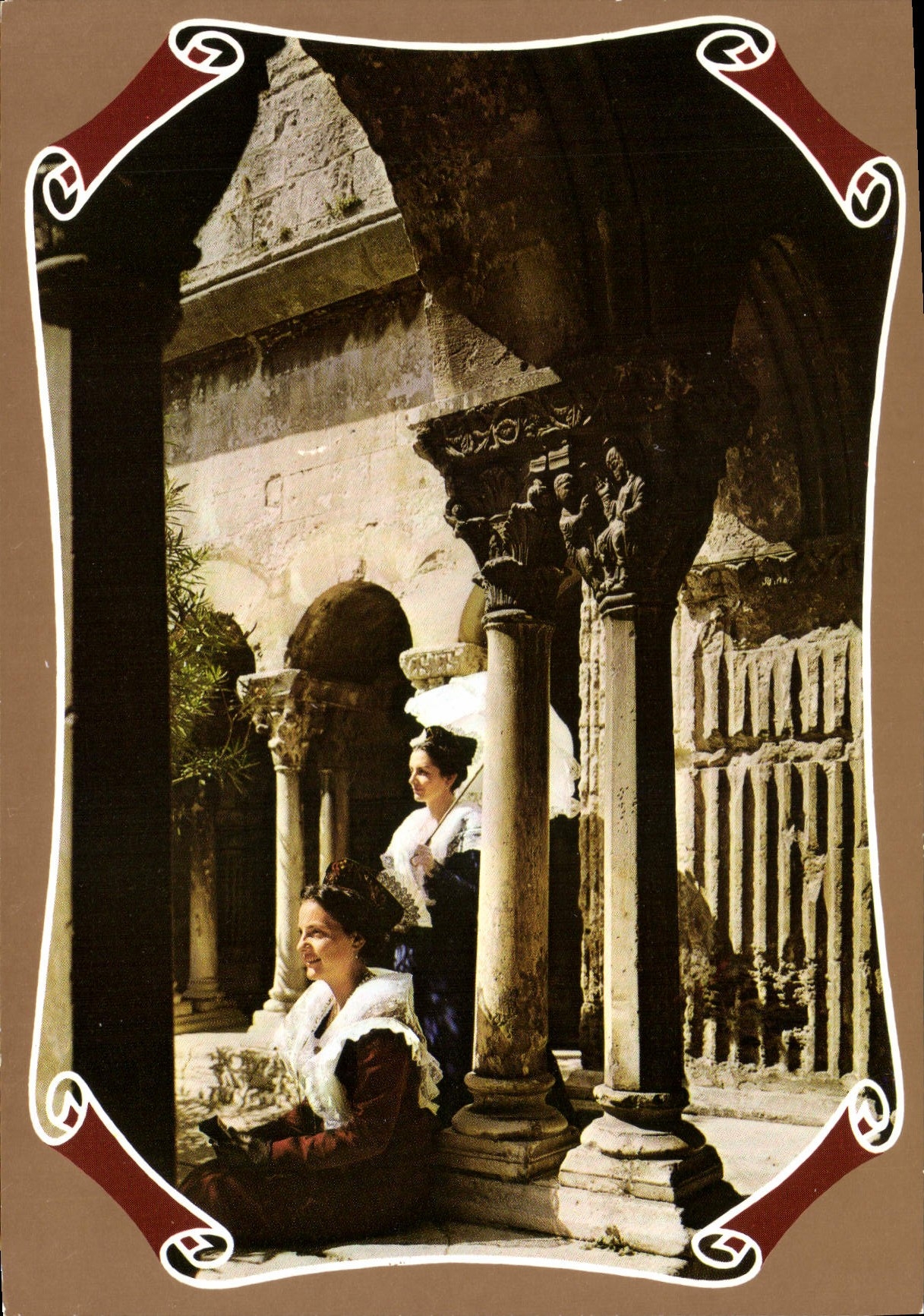 CPSM Arles Le Cloitre De I'Eglise St Trophime