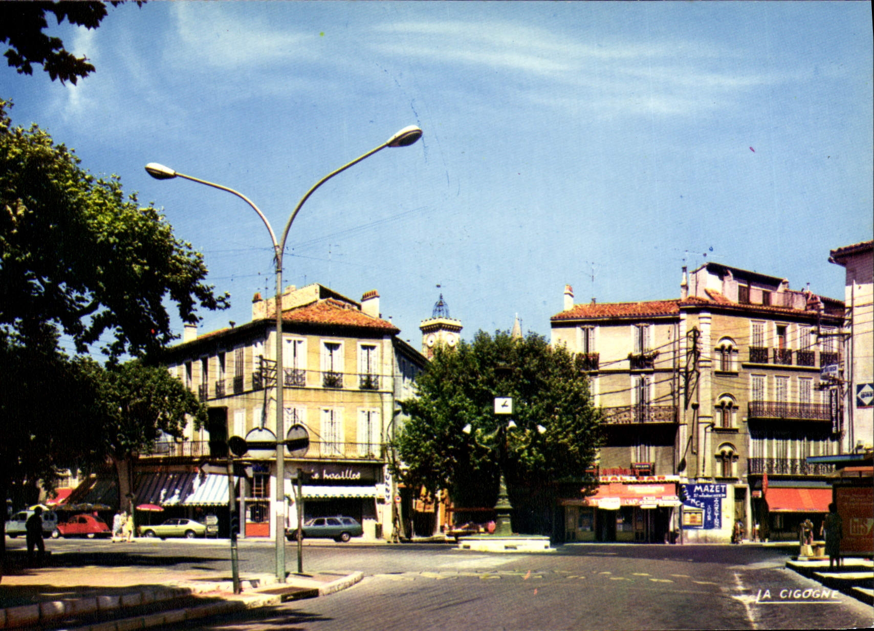 CPSM Aubagne La Place Des Quinze Et La Vieille Ville