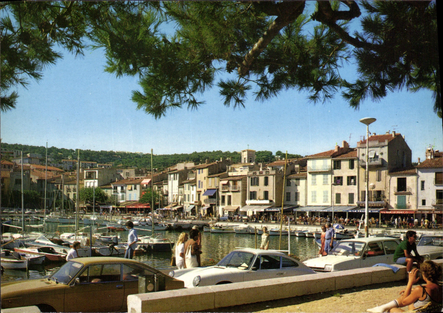 CPSM Cassis Le Port Et Le Quai Des Beaux