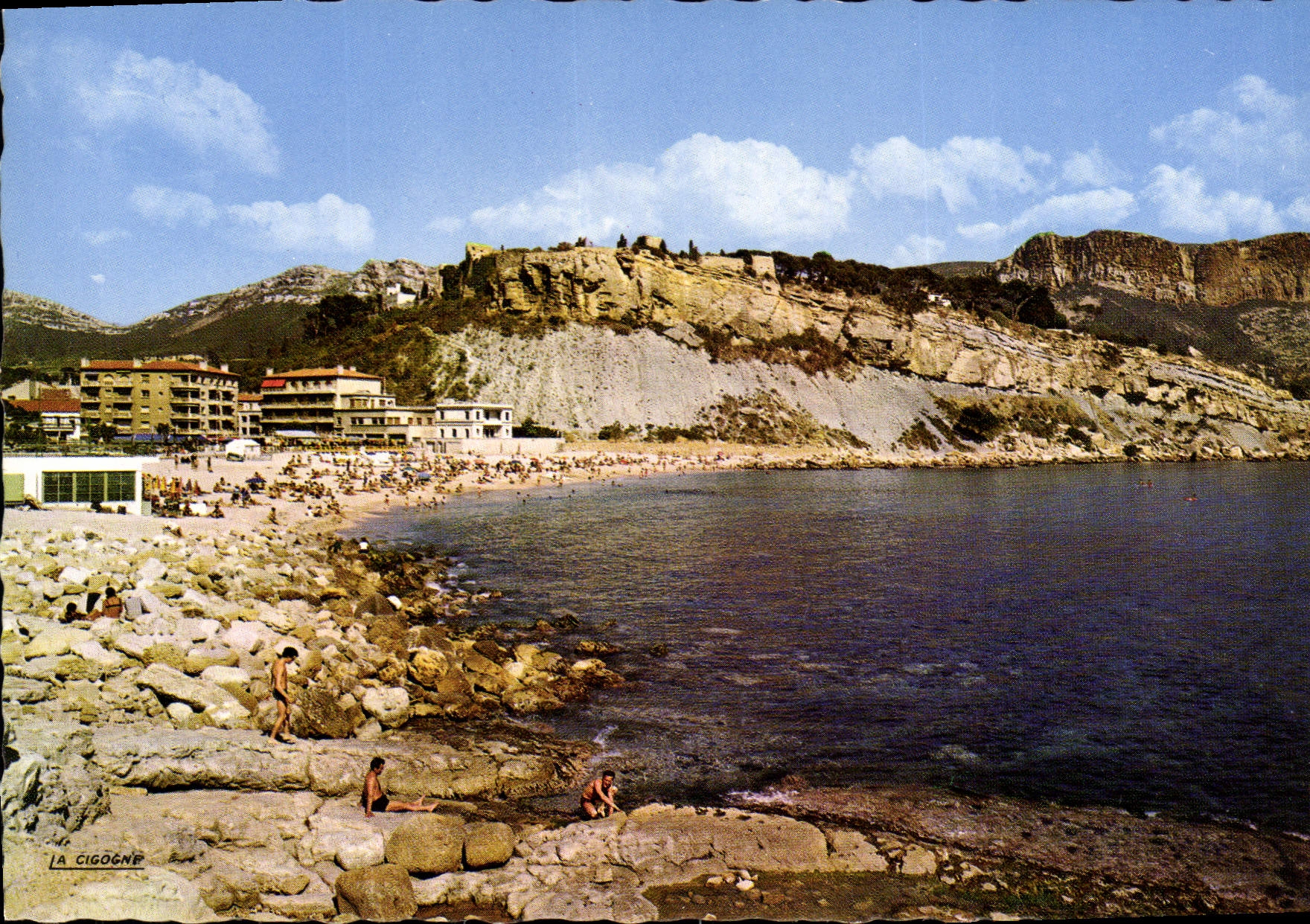 CPSM Cassis Ensemble De La Plage Domine Par Les Ruines