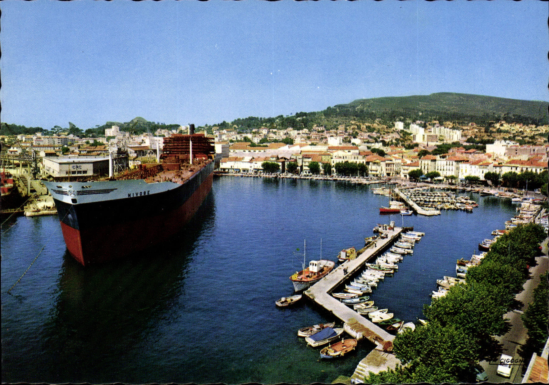 CPSM La Ciotat Le Port Et Les Chantlerts Navals petrolier nivose