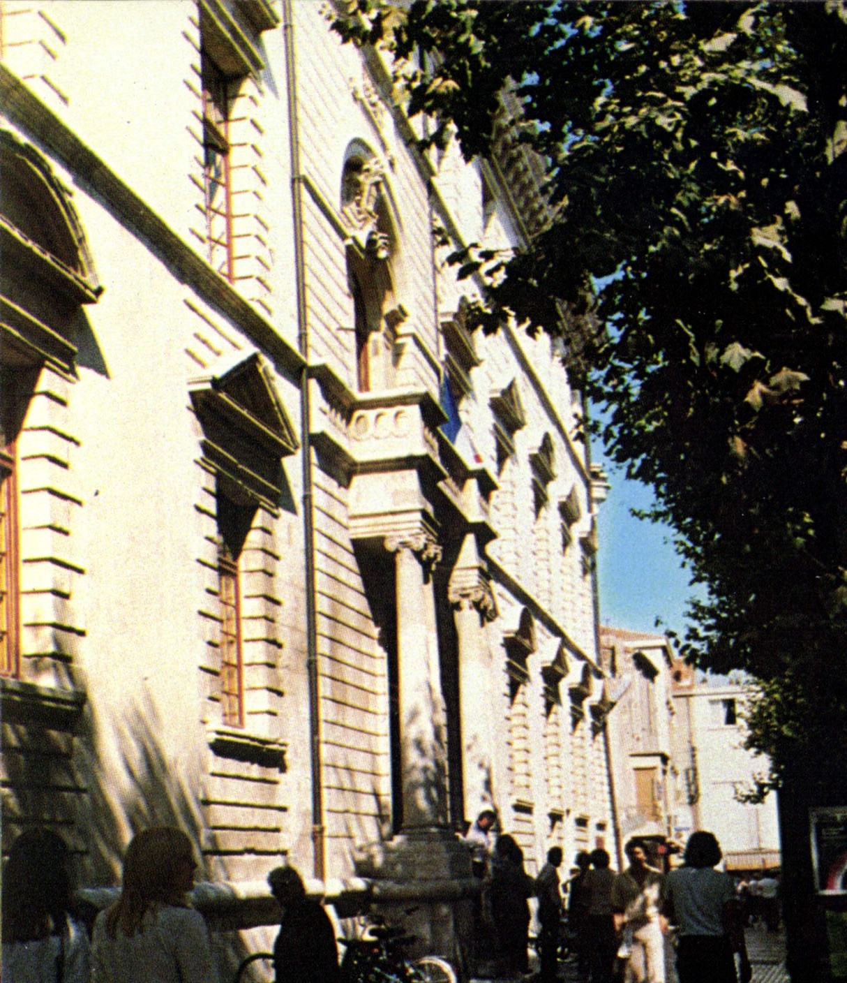 CPSM Marignane Le Cours Mirabeau Et I'Hotel De Ville