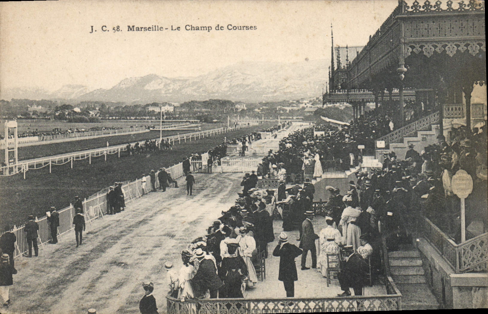 CPA Marseille Le Champ De Courses