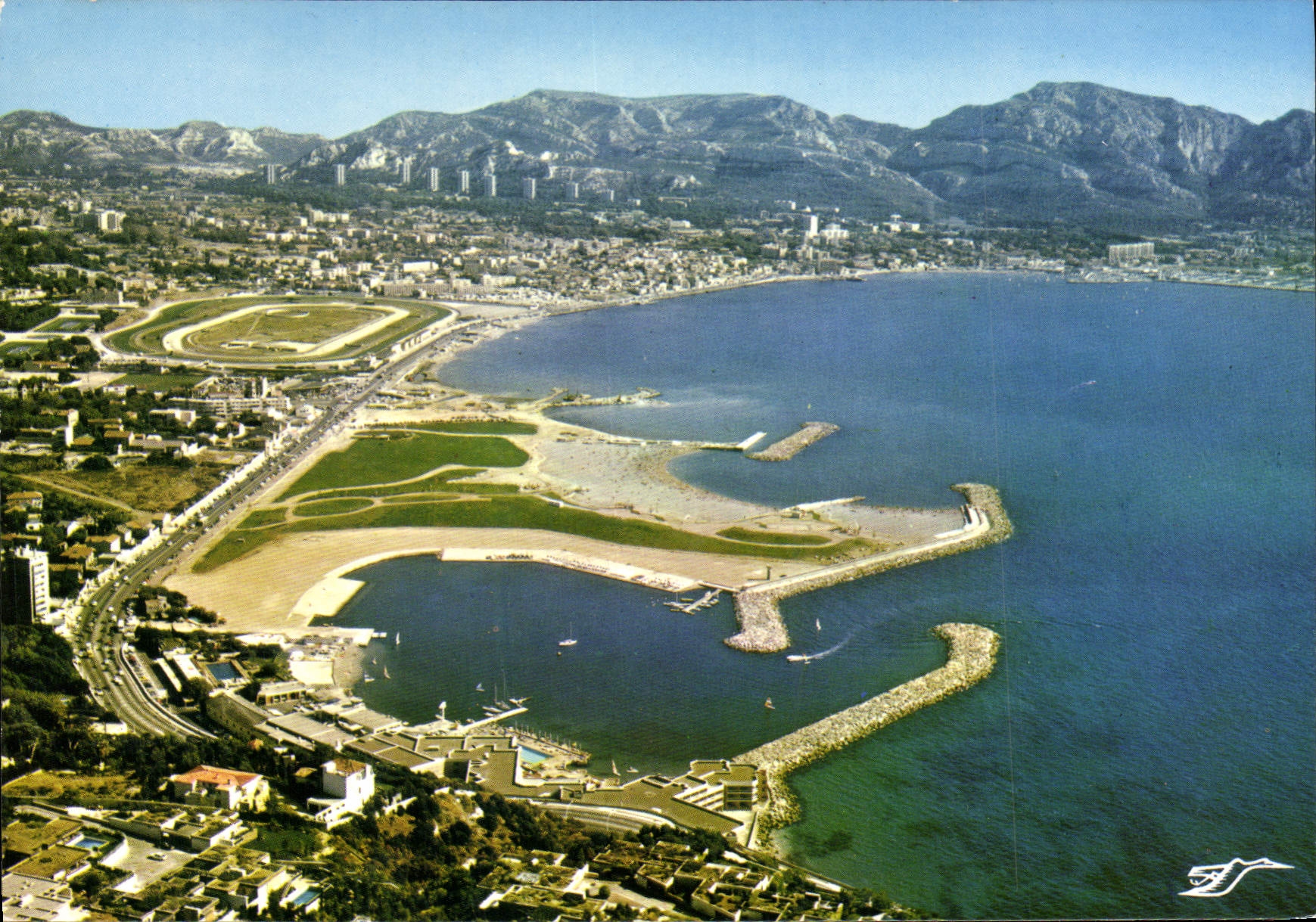 CPSM Marseille Vue Aerienne Au Premier Plan Hotel Concorde hippodrome